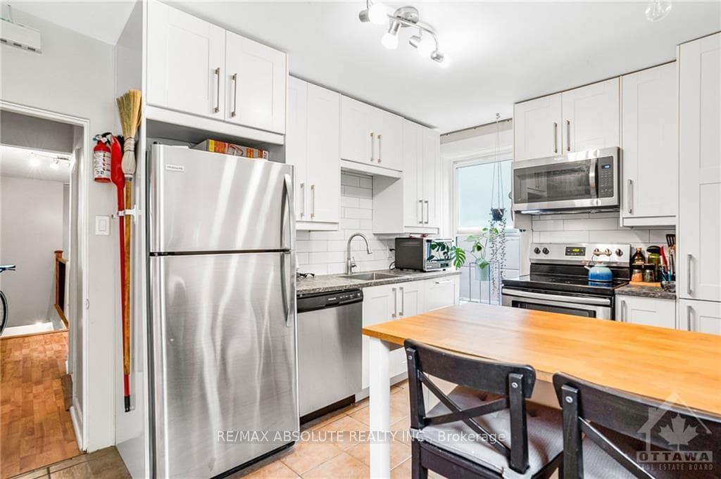 152 HINTON Avenue photo 4