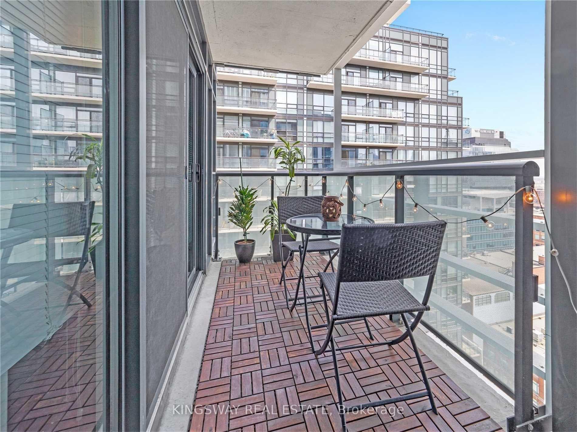 400 Adelaide Street Unit 2122 photo 17