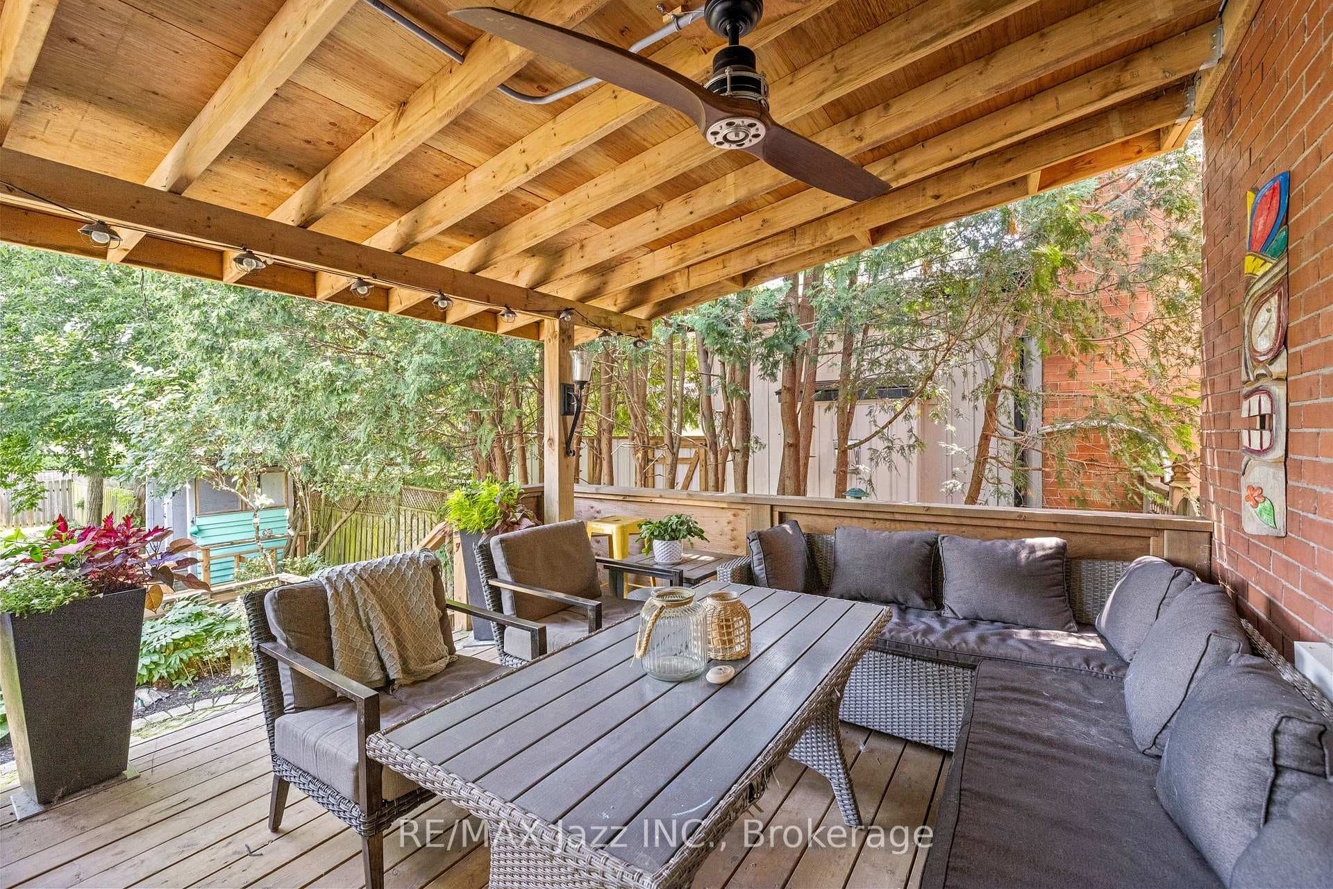 477 Masson Street photo 44