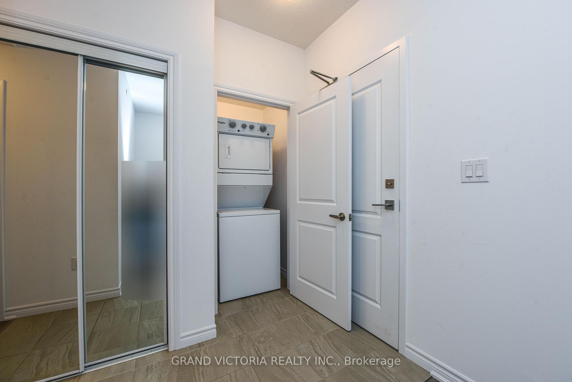 460 Dundas Street Unit 306 photo 14