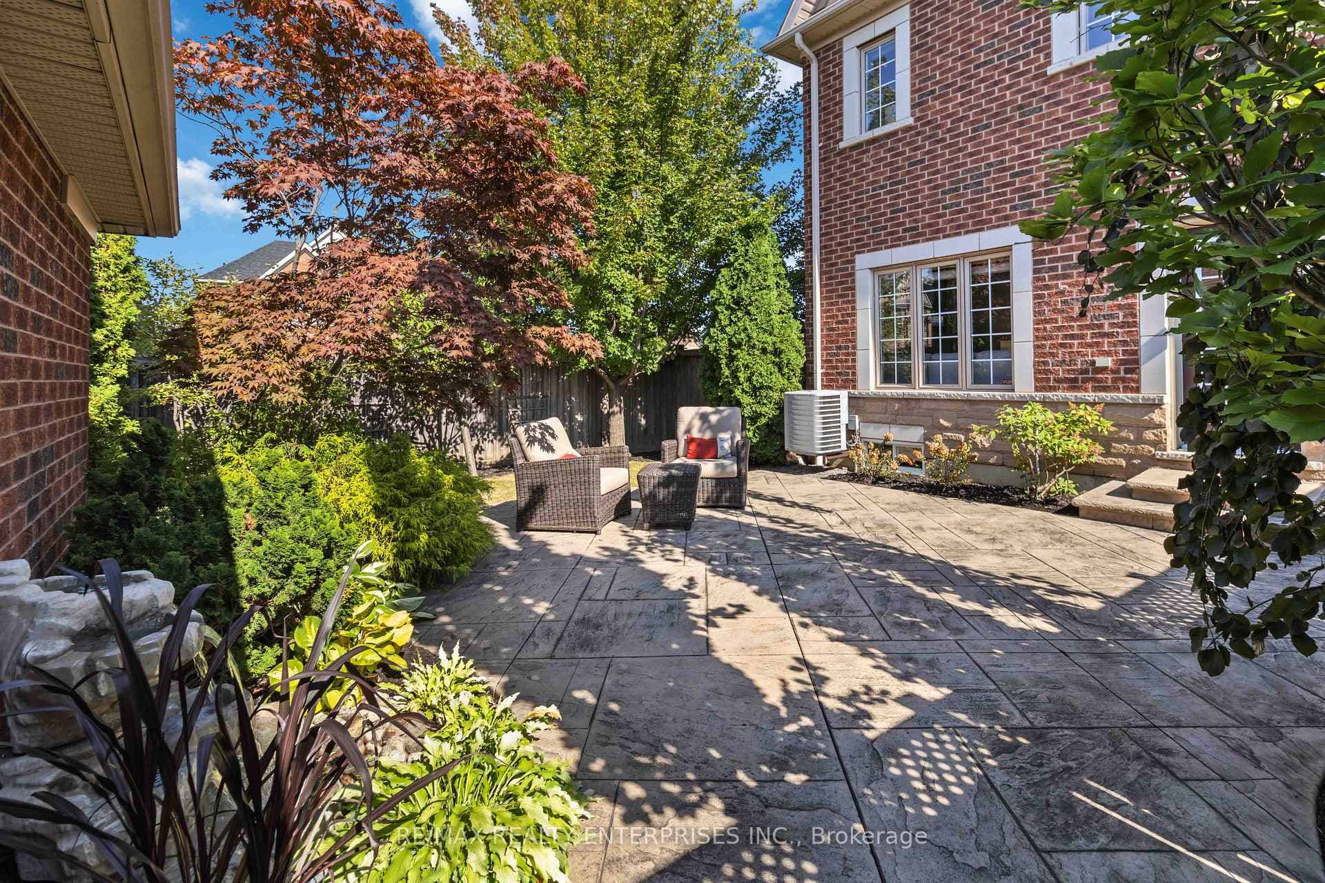 3327 Eglinton Avenue photo 27