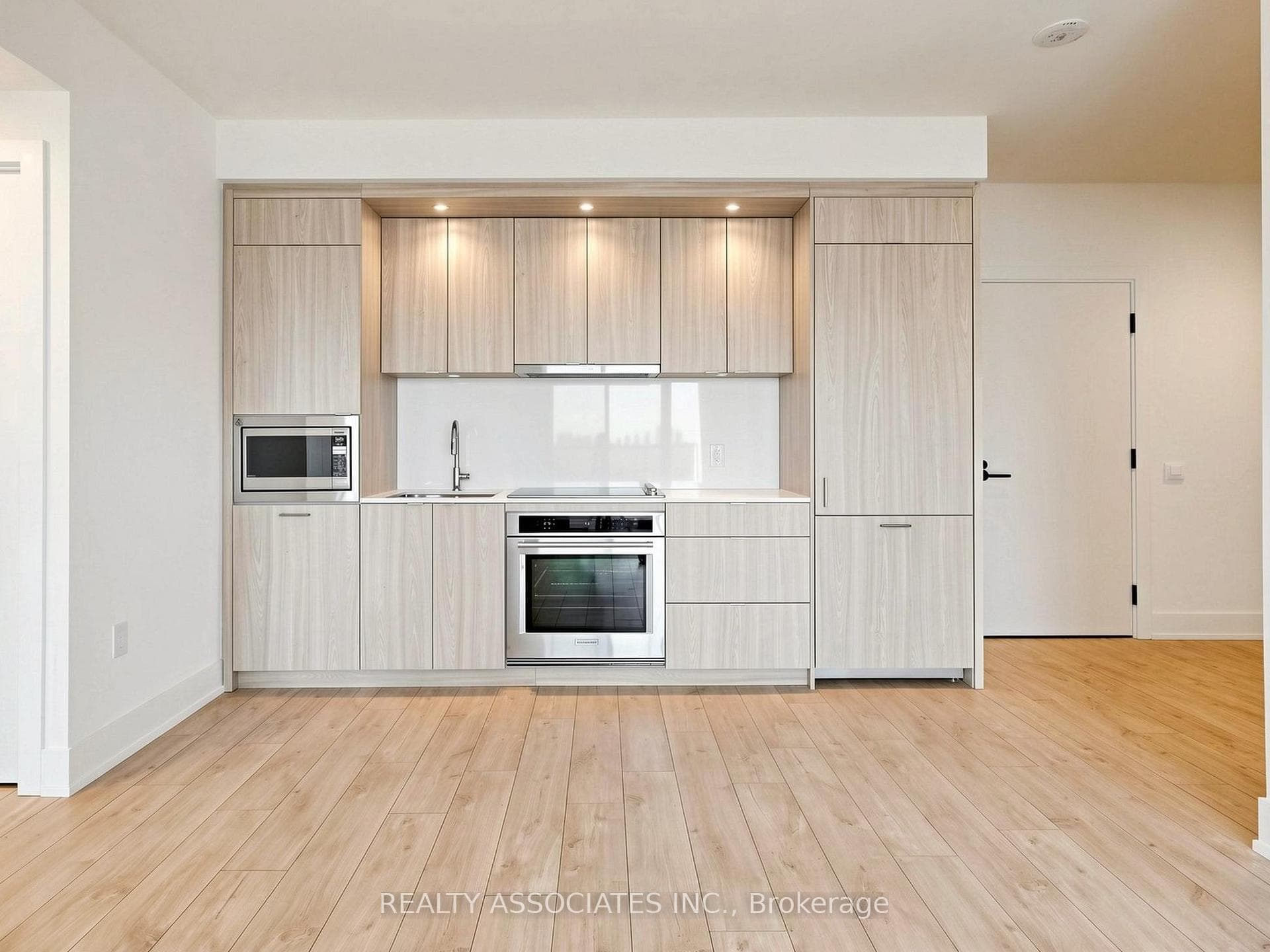 858 Dupont Street Unit 535 photo 8