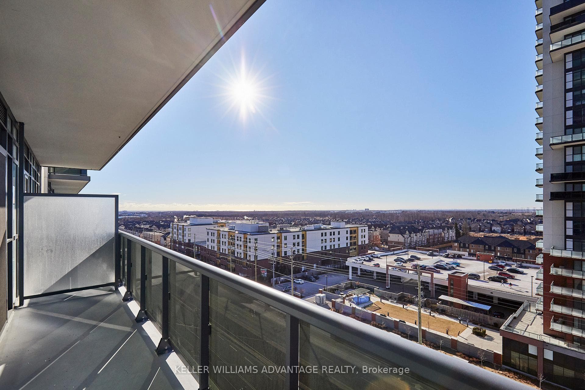 2545 Simcoe Street Unit 915 photo 7