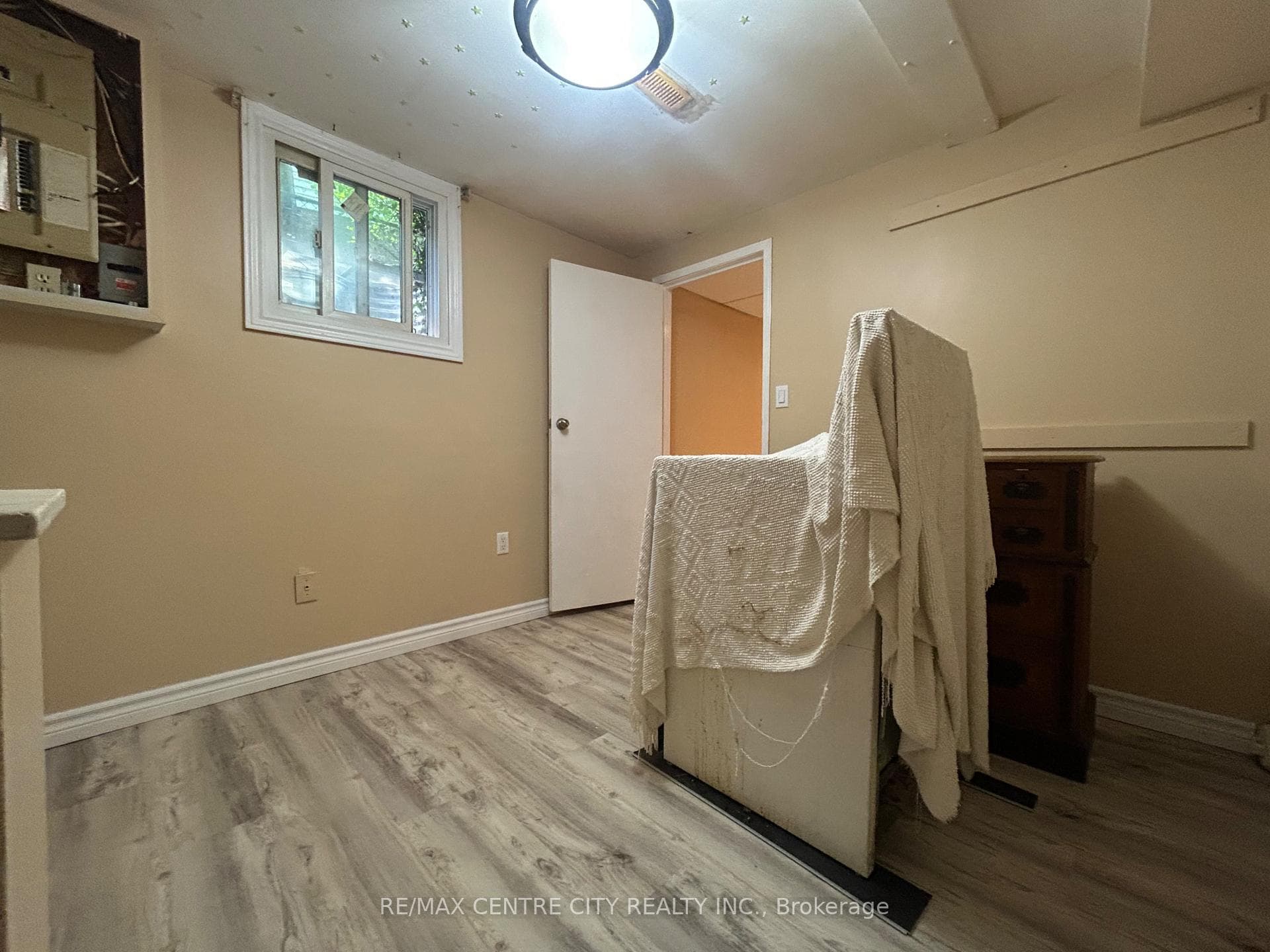 67 Walmer Gardens photo 35