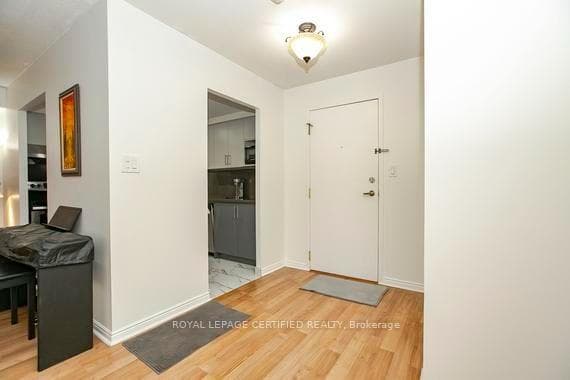 135 Hillcrest Avenue Unit 1605 photo 11