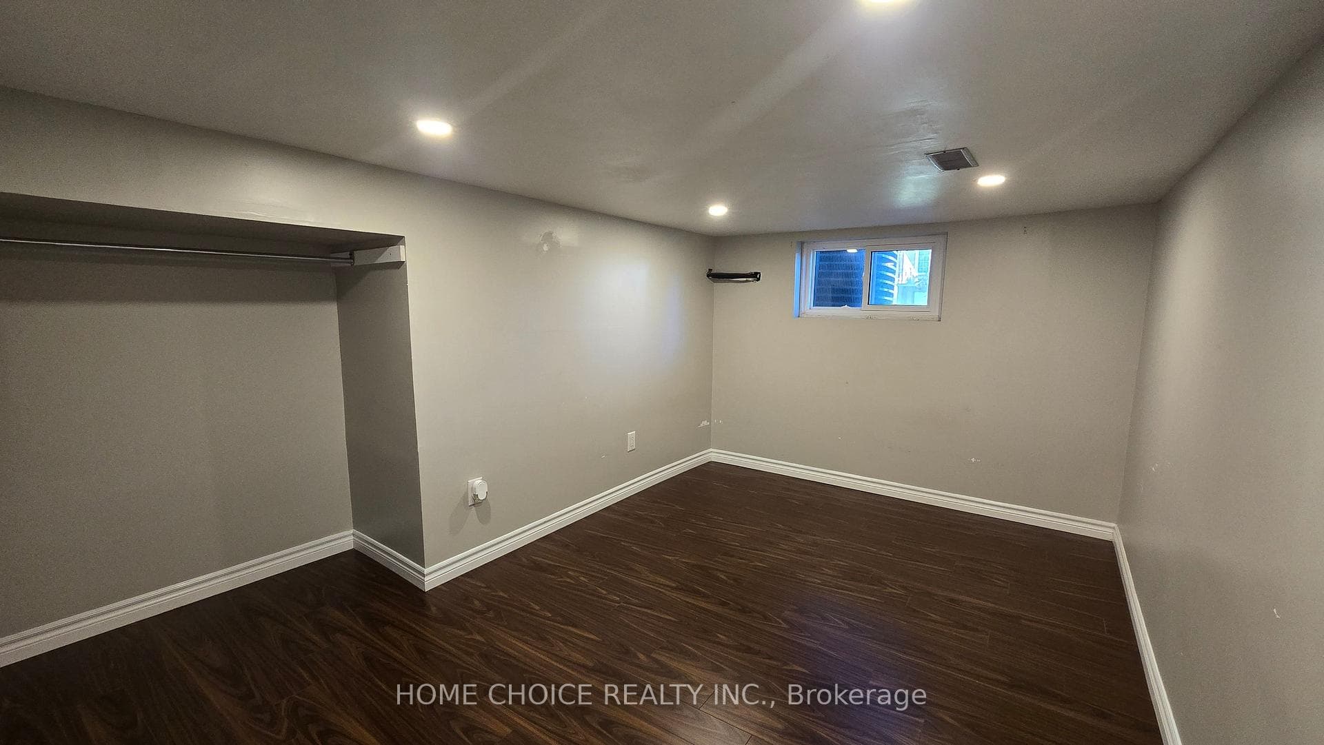 558 Quebec Street photo 7