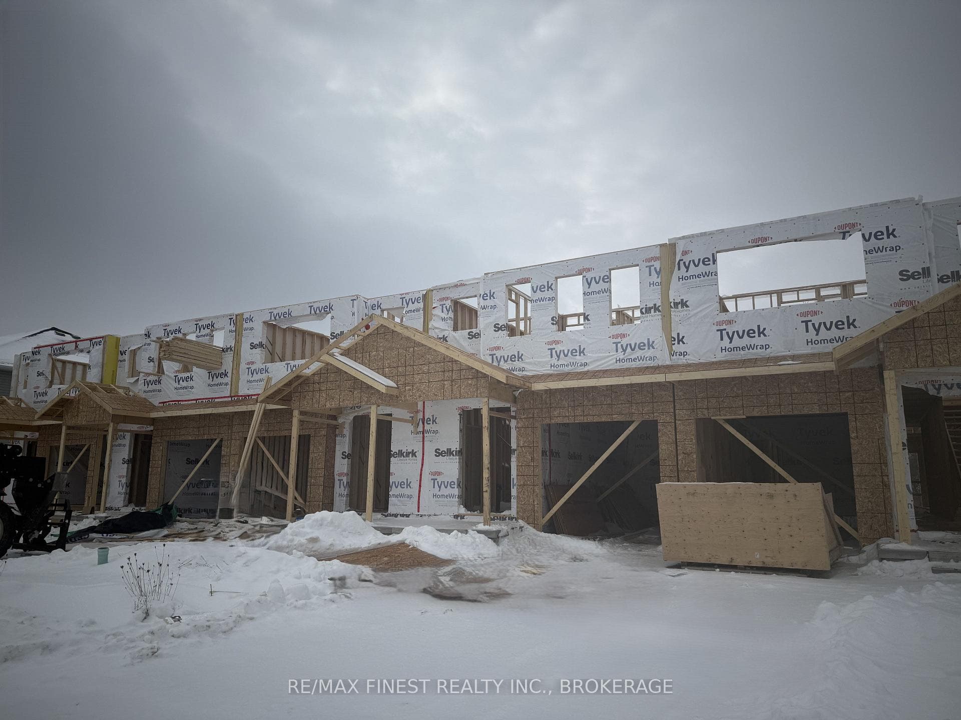 196 HERITAGE PARK Drive photo 2