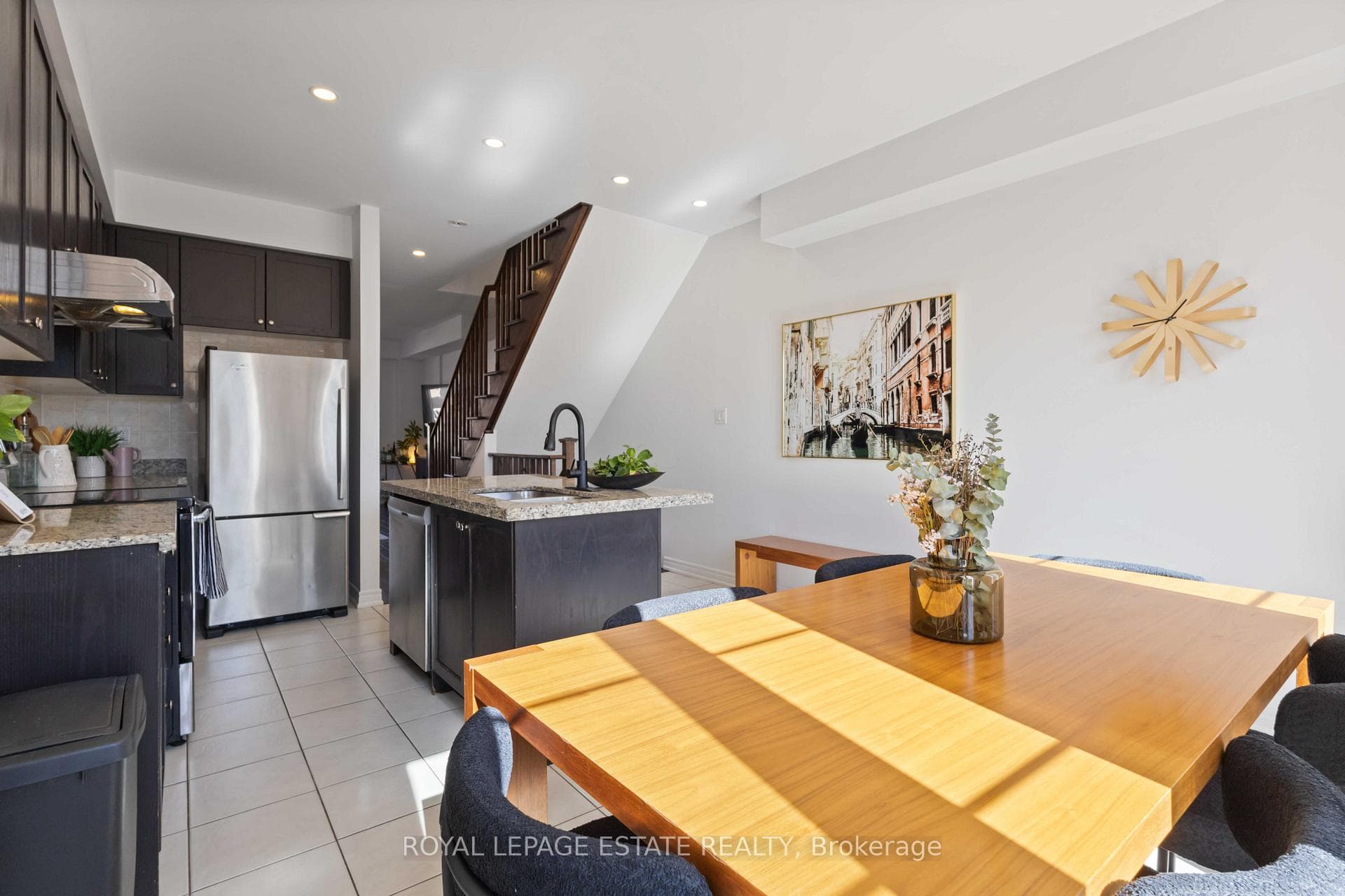 30 Belanger Crescent photo 13