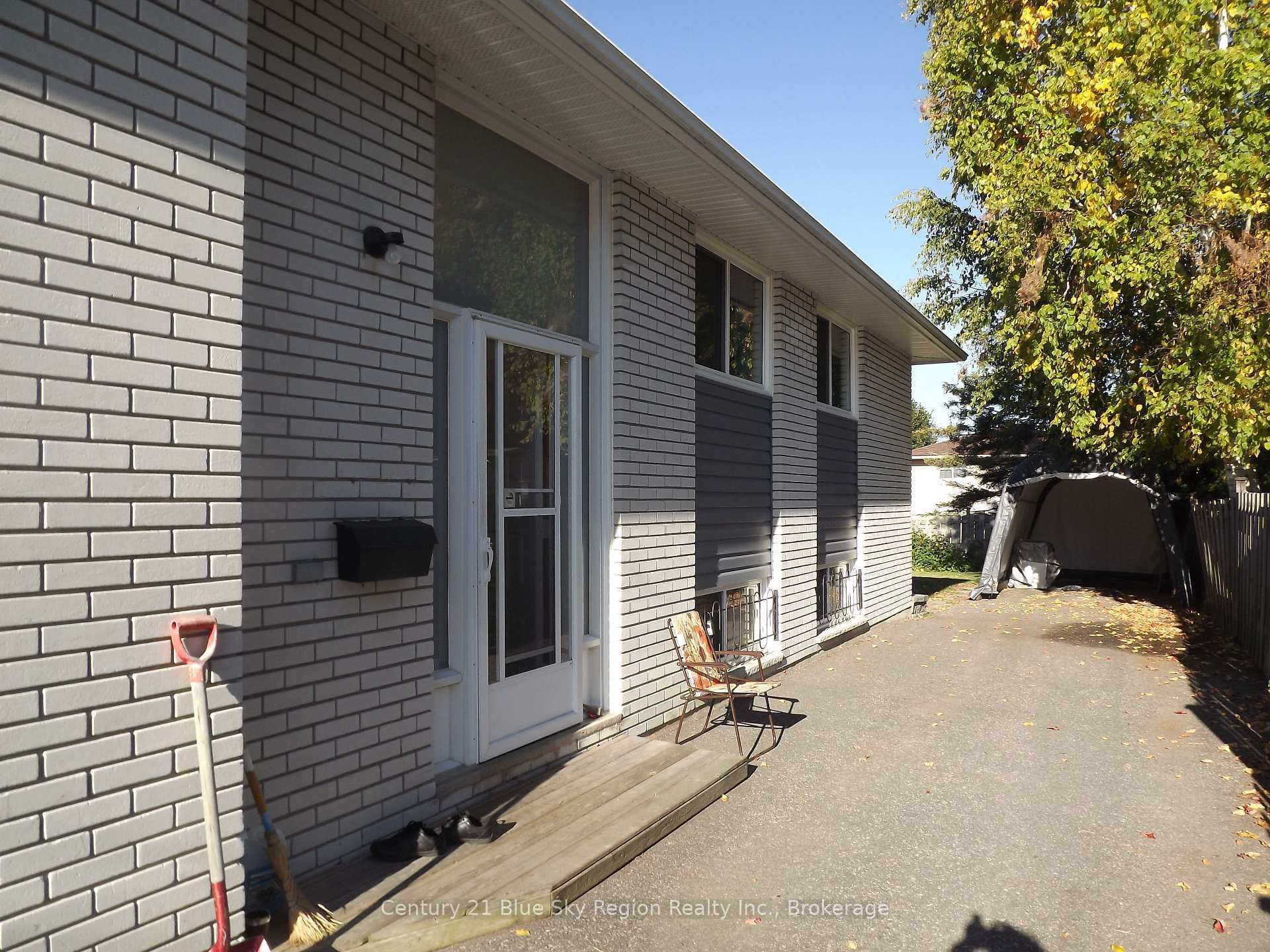 76 Strathcona Drive photo 2