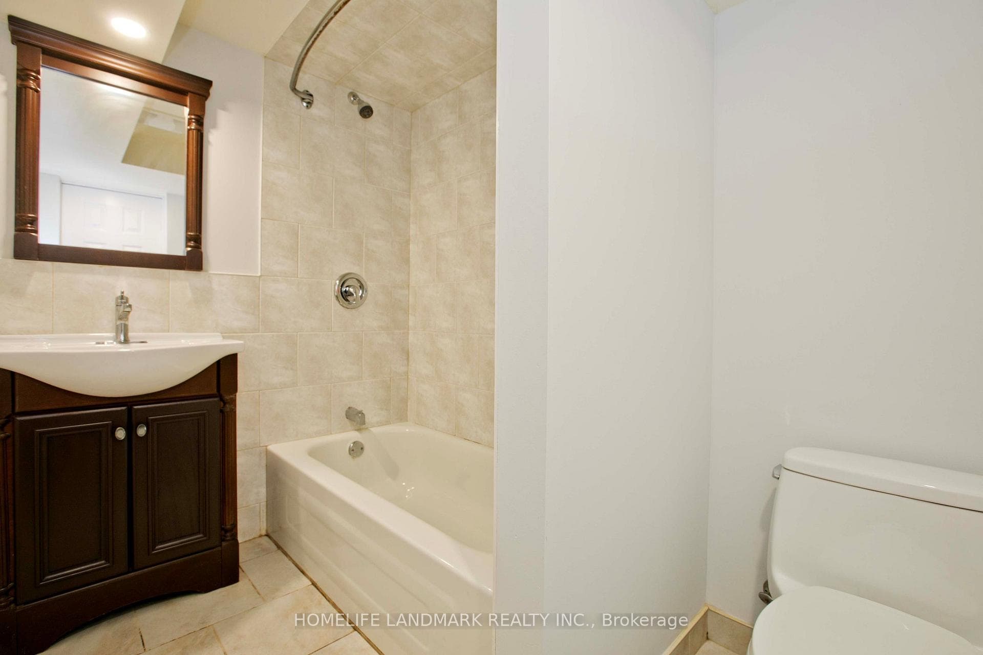 517 Lynett Crescent photo 25