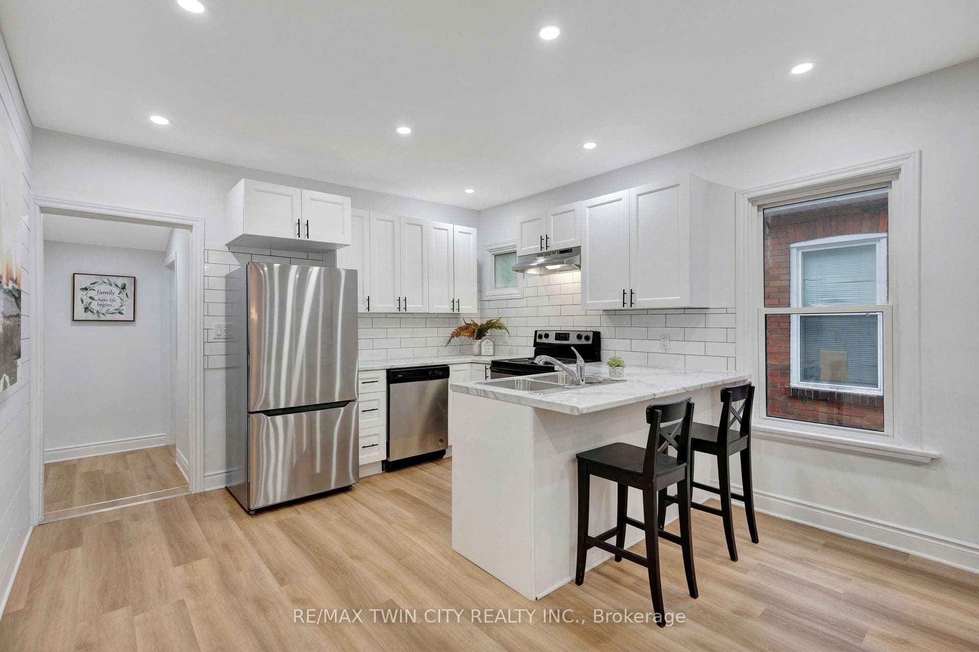 321 Sheridan Street photo 15