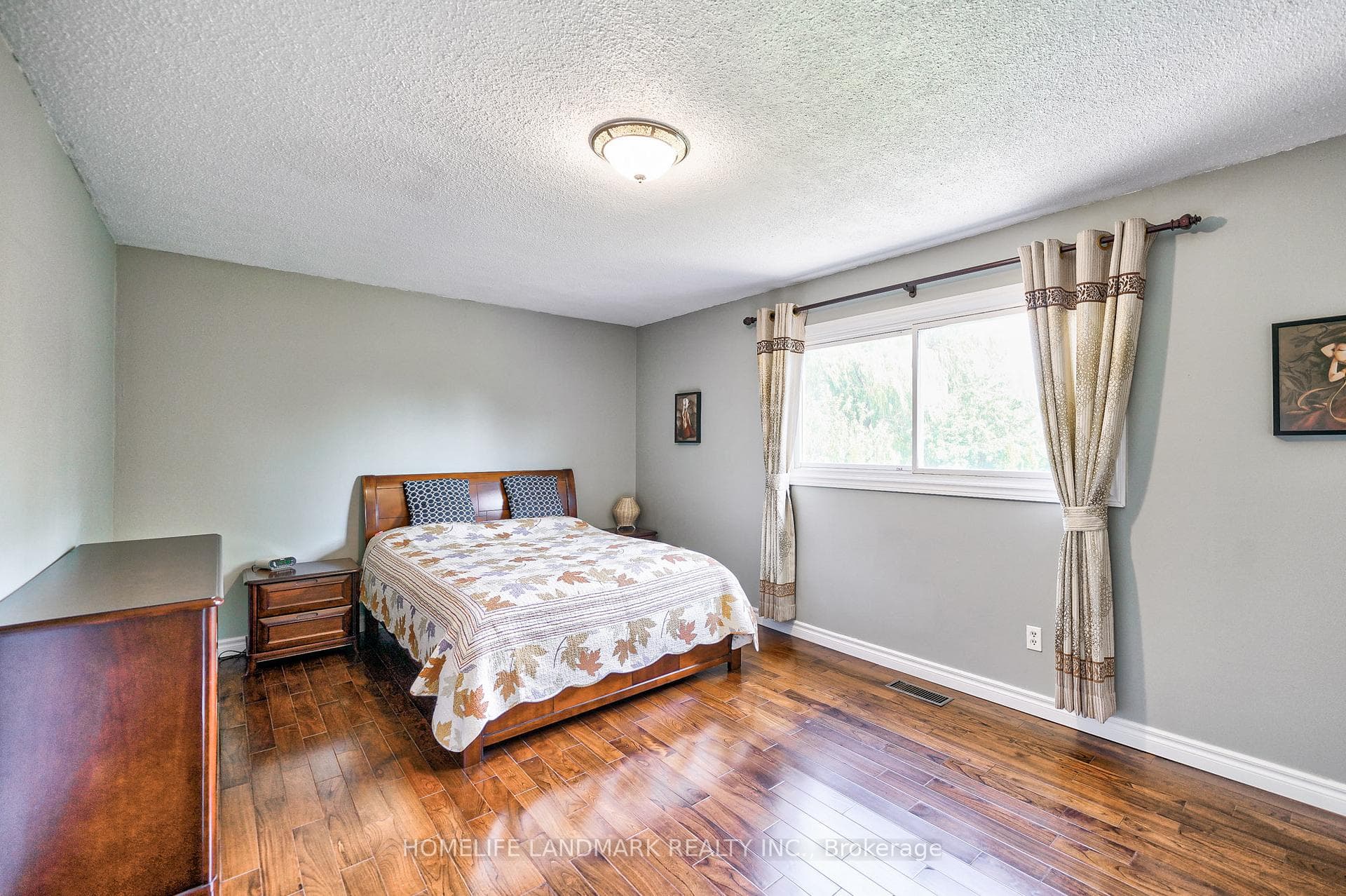 209 Invergordon Avenue photo 23