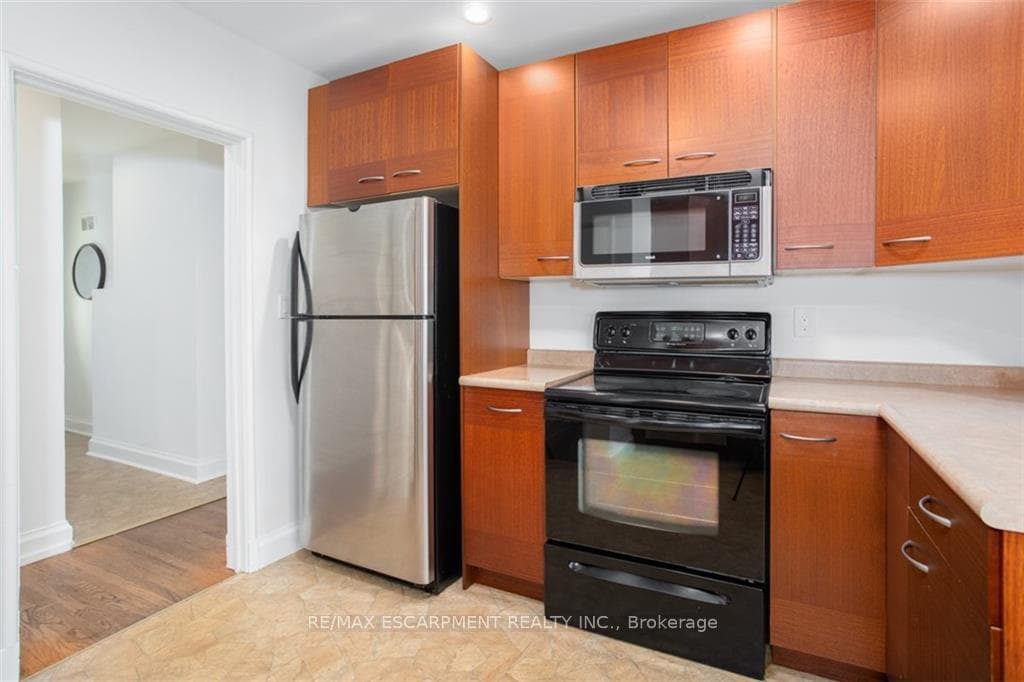 978 Kingsway Drive photo 9