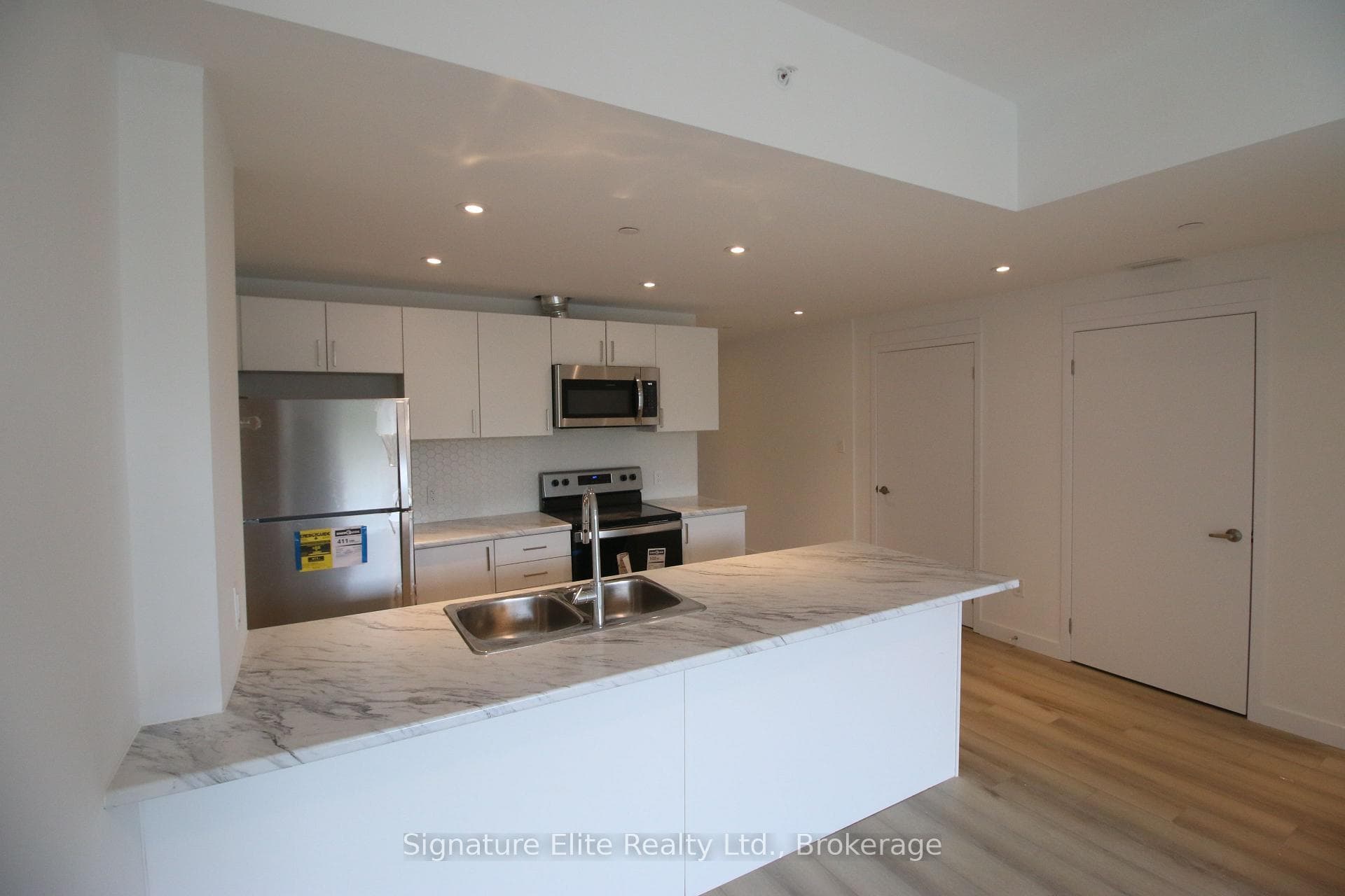 2382 Kingston Road Unit 206 photo 4