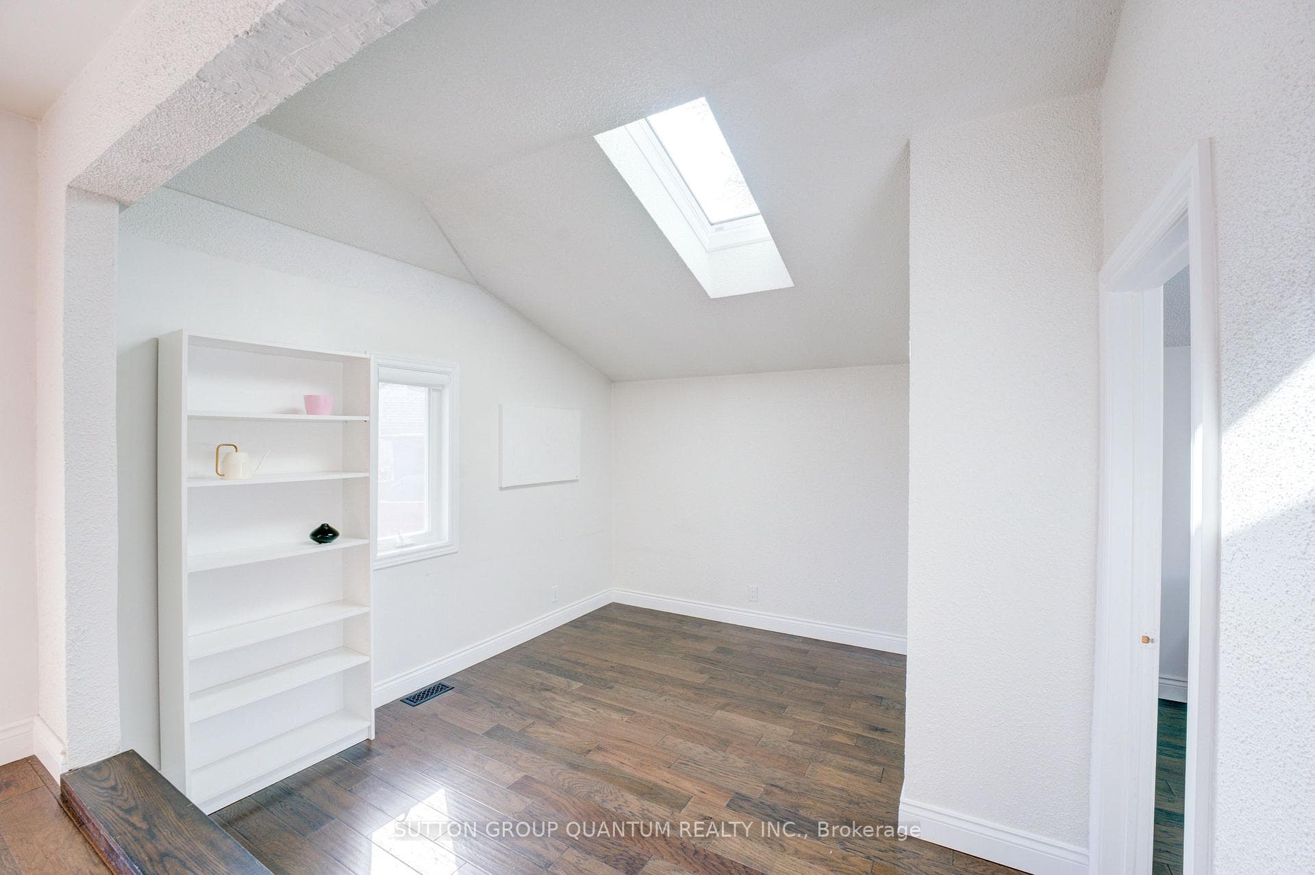 90 Kings Crescent photo 13
