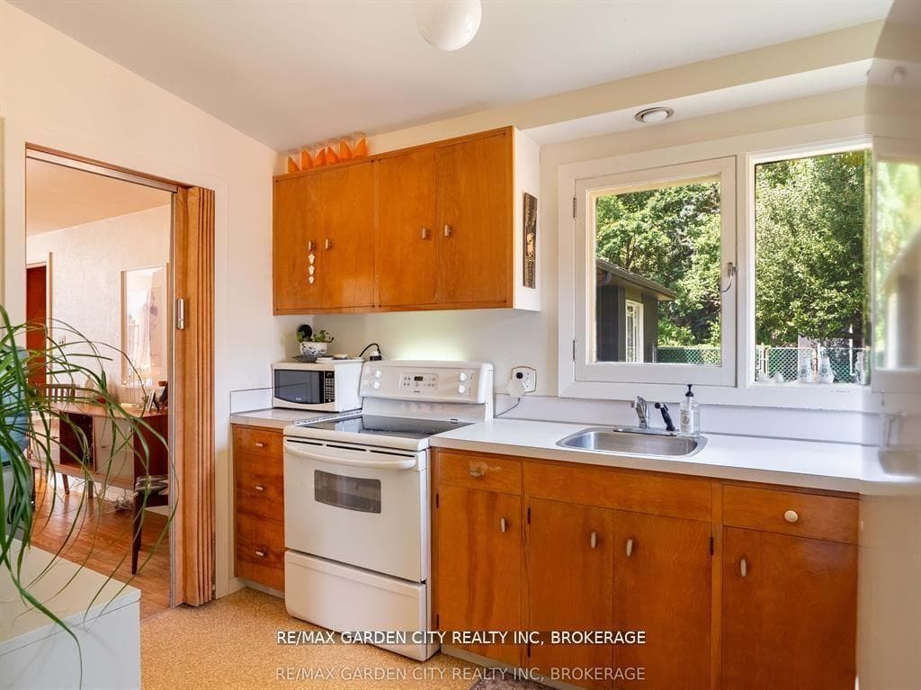 46 HENLEY Drive photo 19