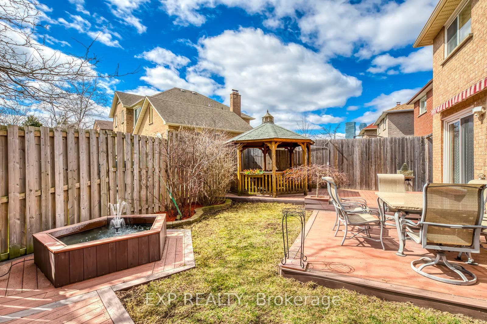 209 Lech Walesa Drive photo 34