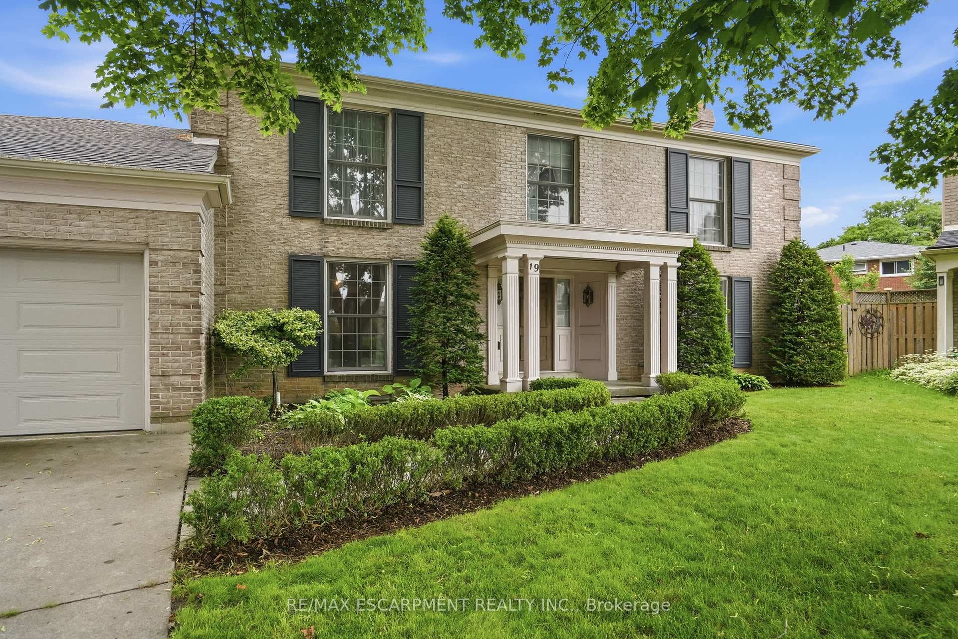 19 Verdun Court photo 4