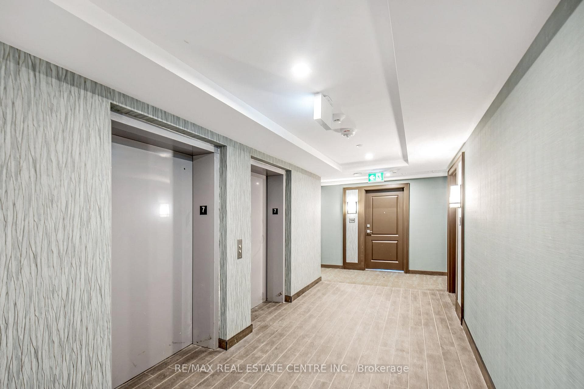 470 Dundas Street Unit 712 photo 3