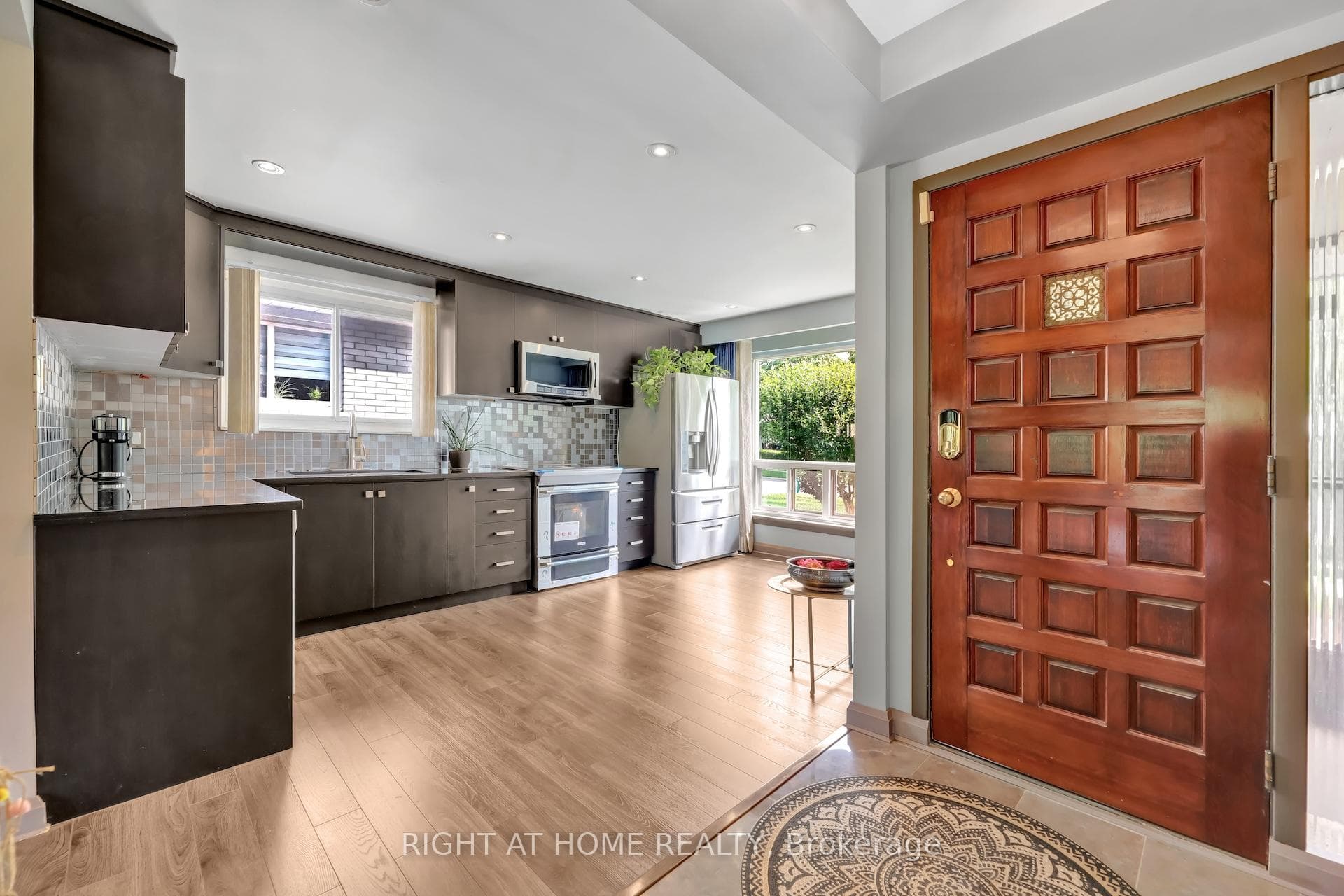 1369 Tyneburn Crescent photo 5