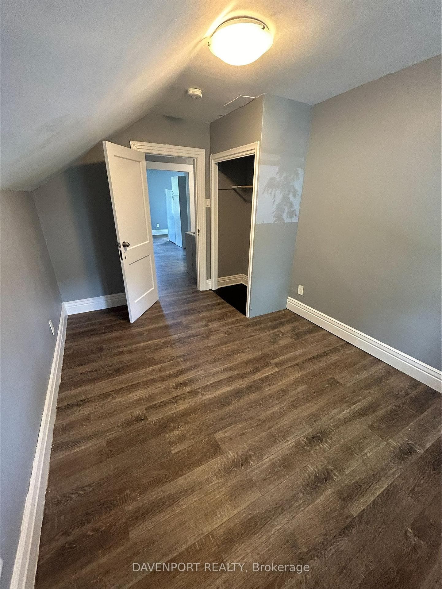 583 Canterbury Street photo 18