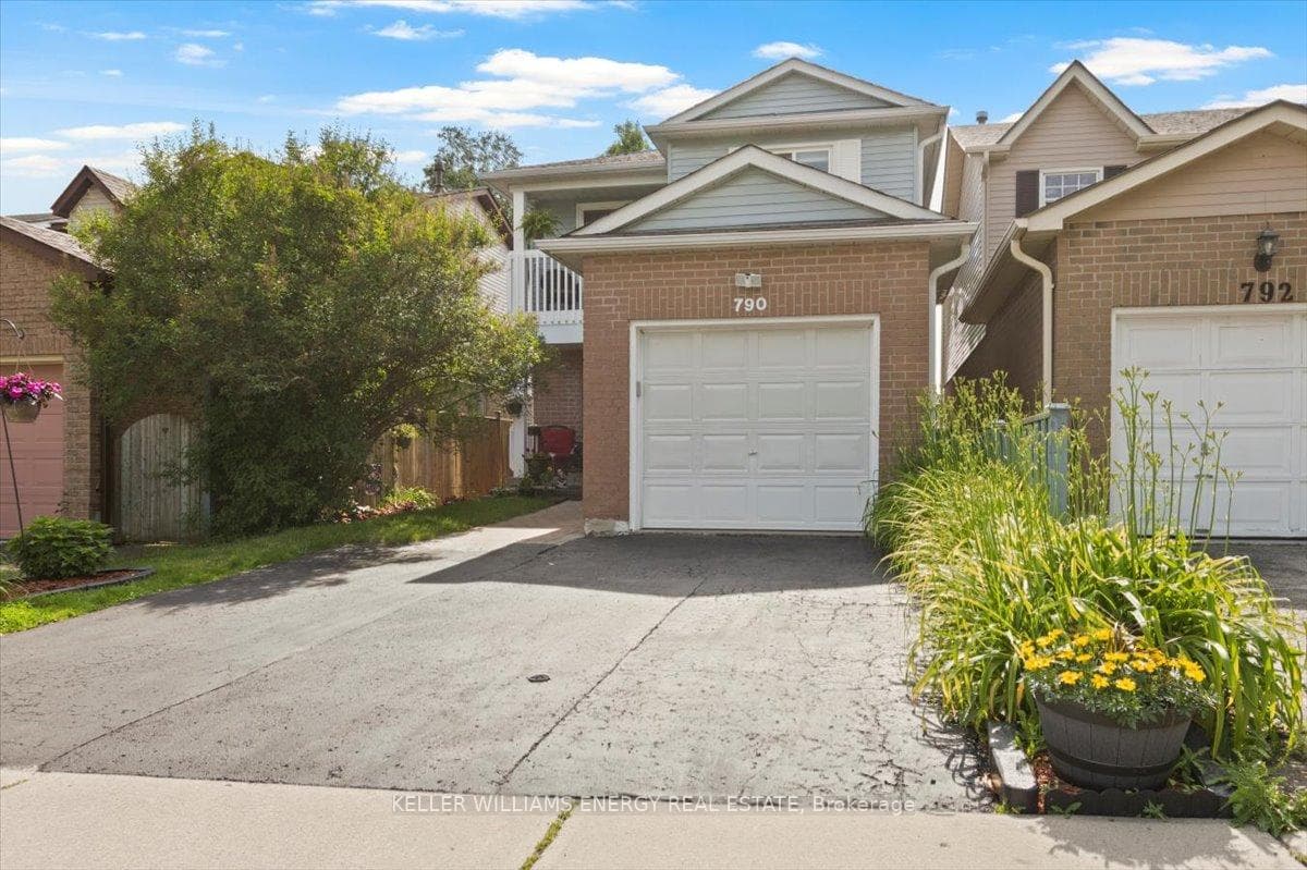 790 Bennett Crescent photo 2