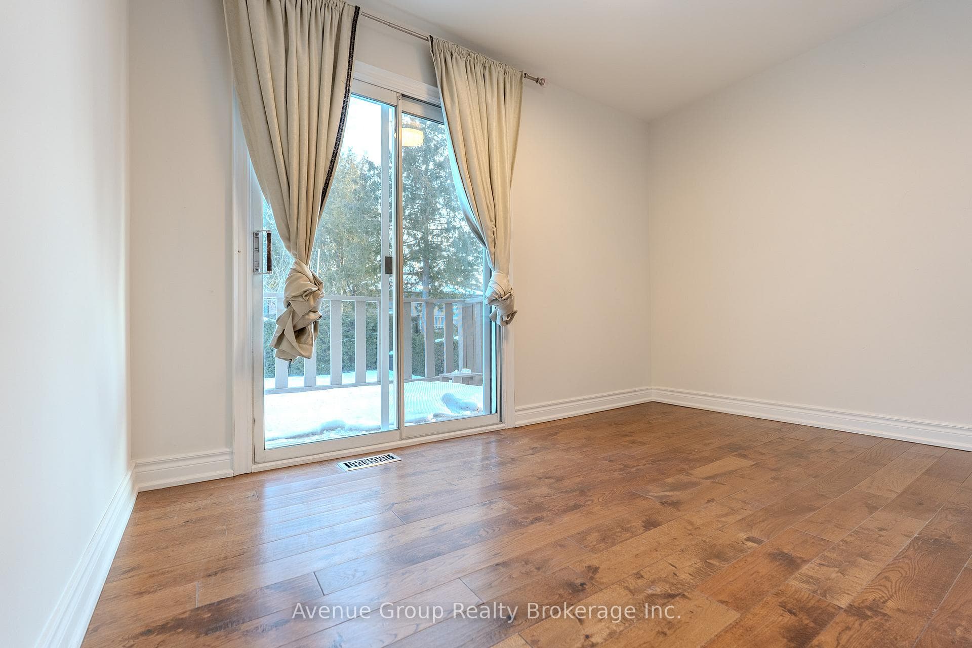 306 Wenlock Avenue Unit Upper photo 9