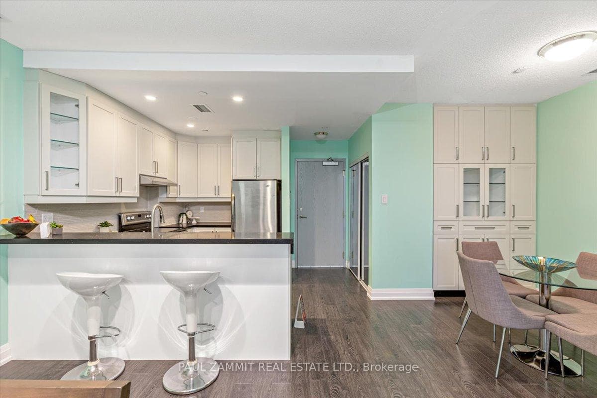 393 King Street Unit 806 photo 6