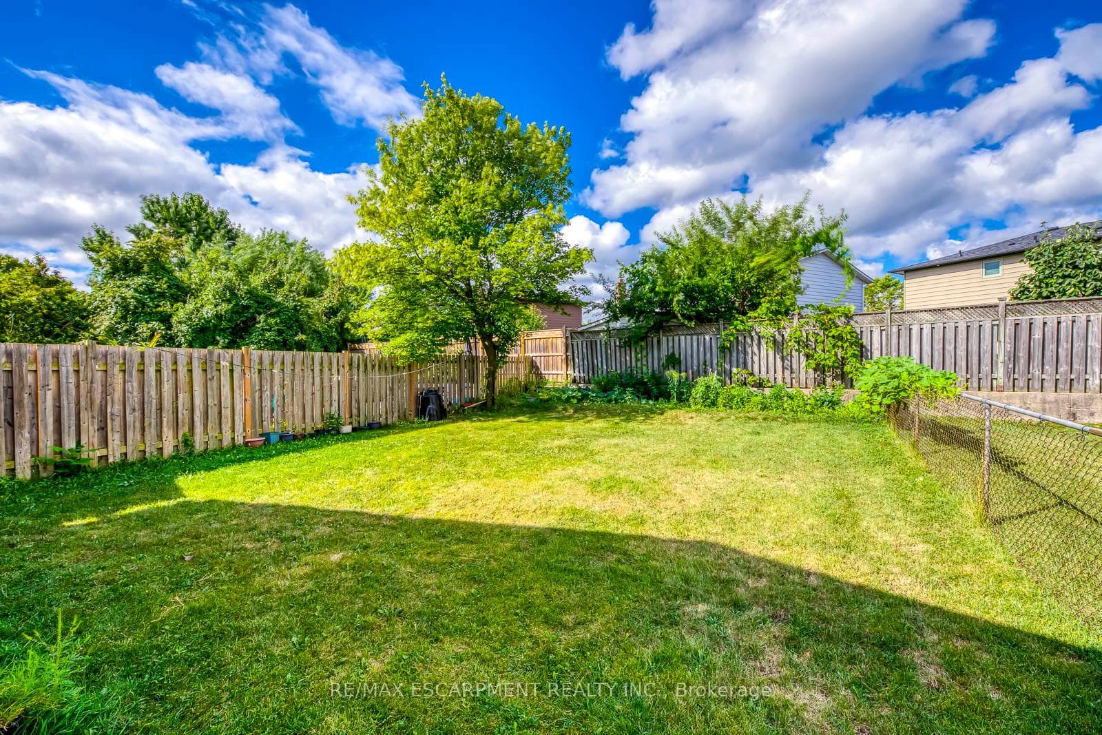 2309 Malcolm Crescent photo 41