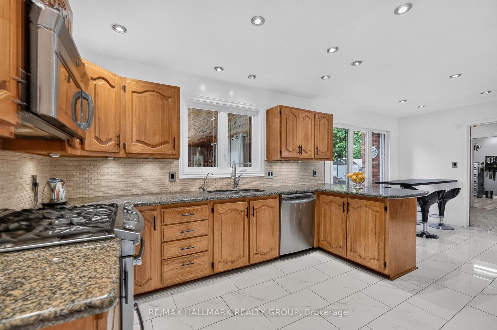 1064 Moffatt Drive photo 11