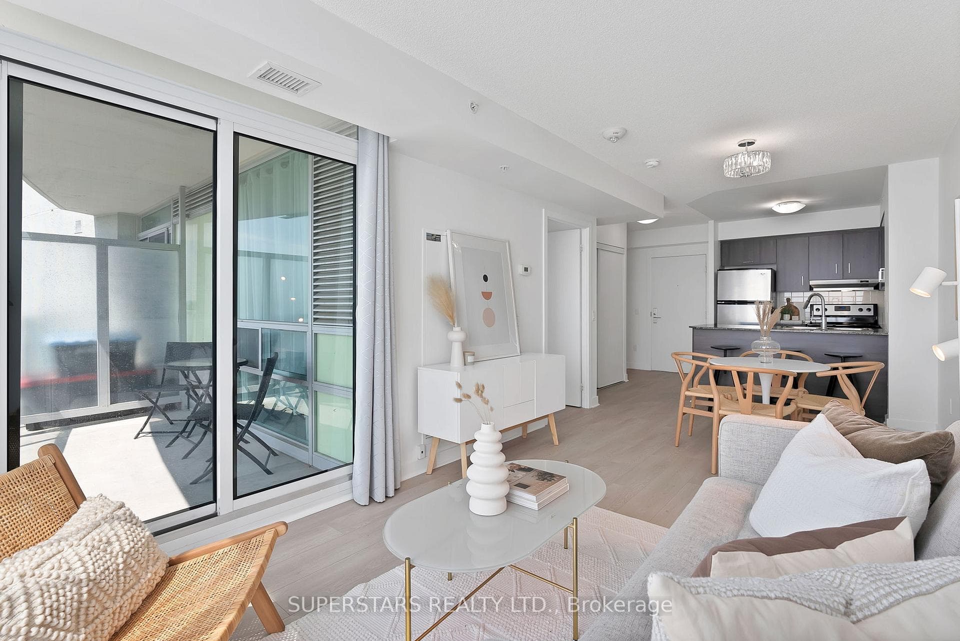 5740 Yonge Street Unit 903 photo 3