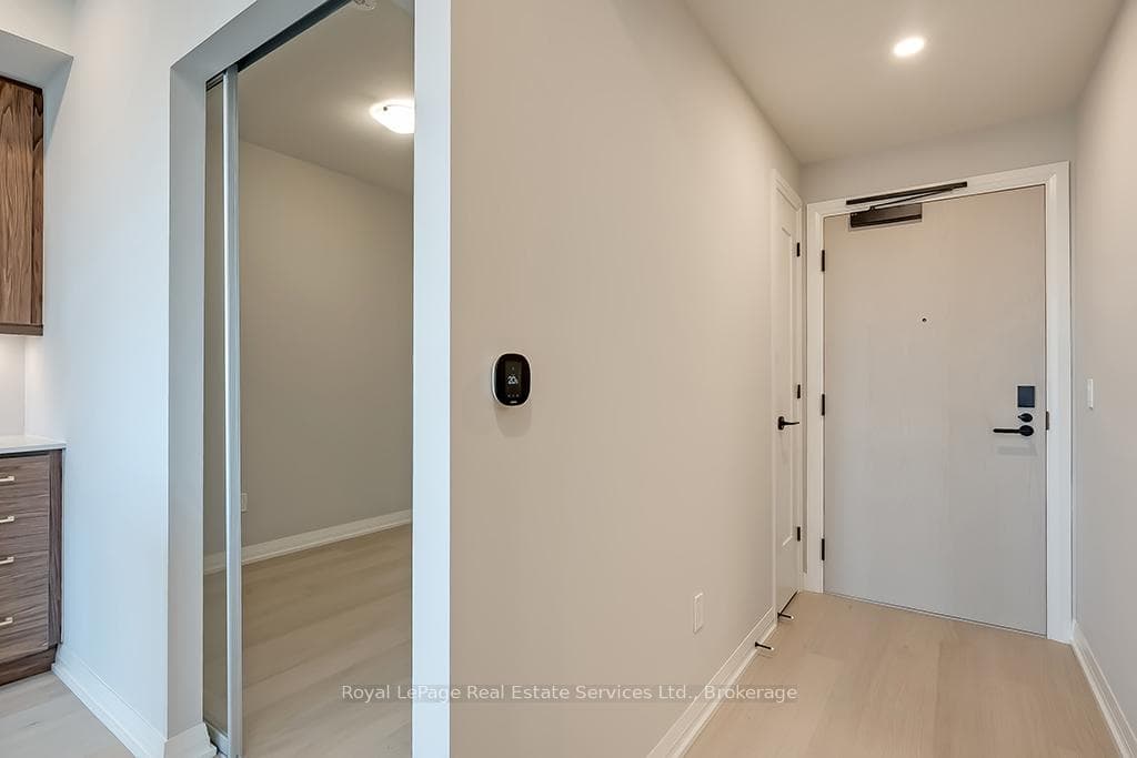 1415 DUNDAS Street Unit 307 photo 4