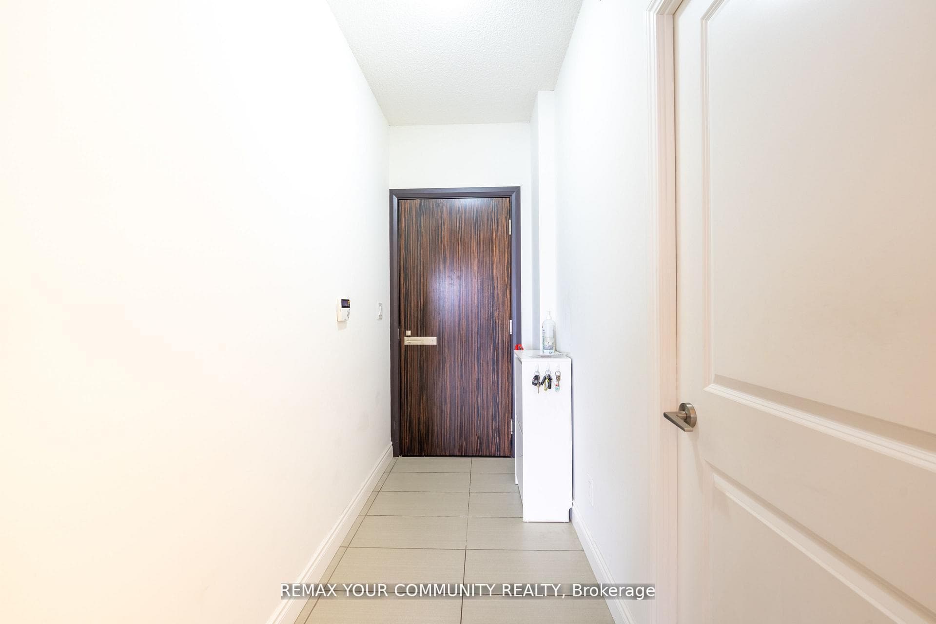 325 South Park Road Unit 520 photo 6