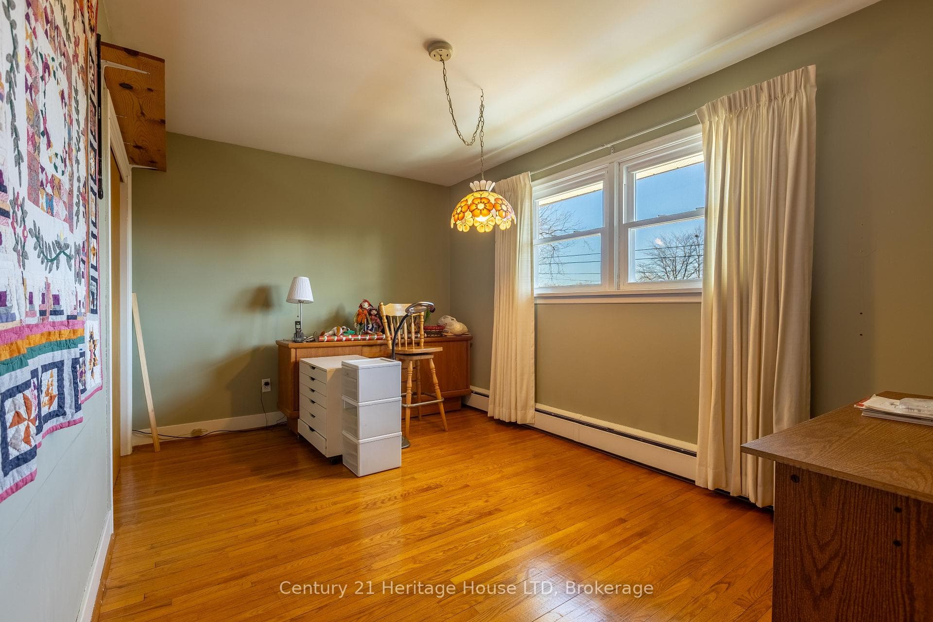 2nd bedroom (second level)