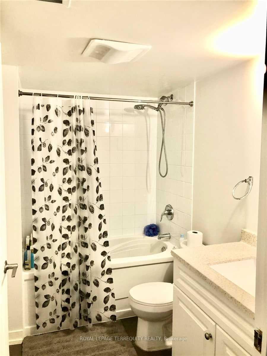 812 Lansdowne Avenue Unit 305 photo 7