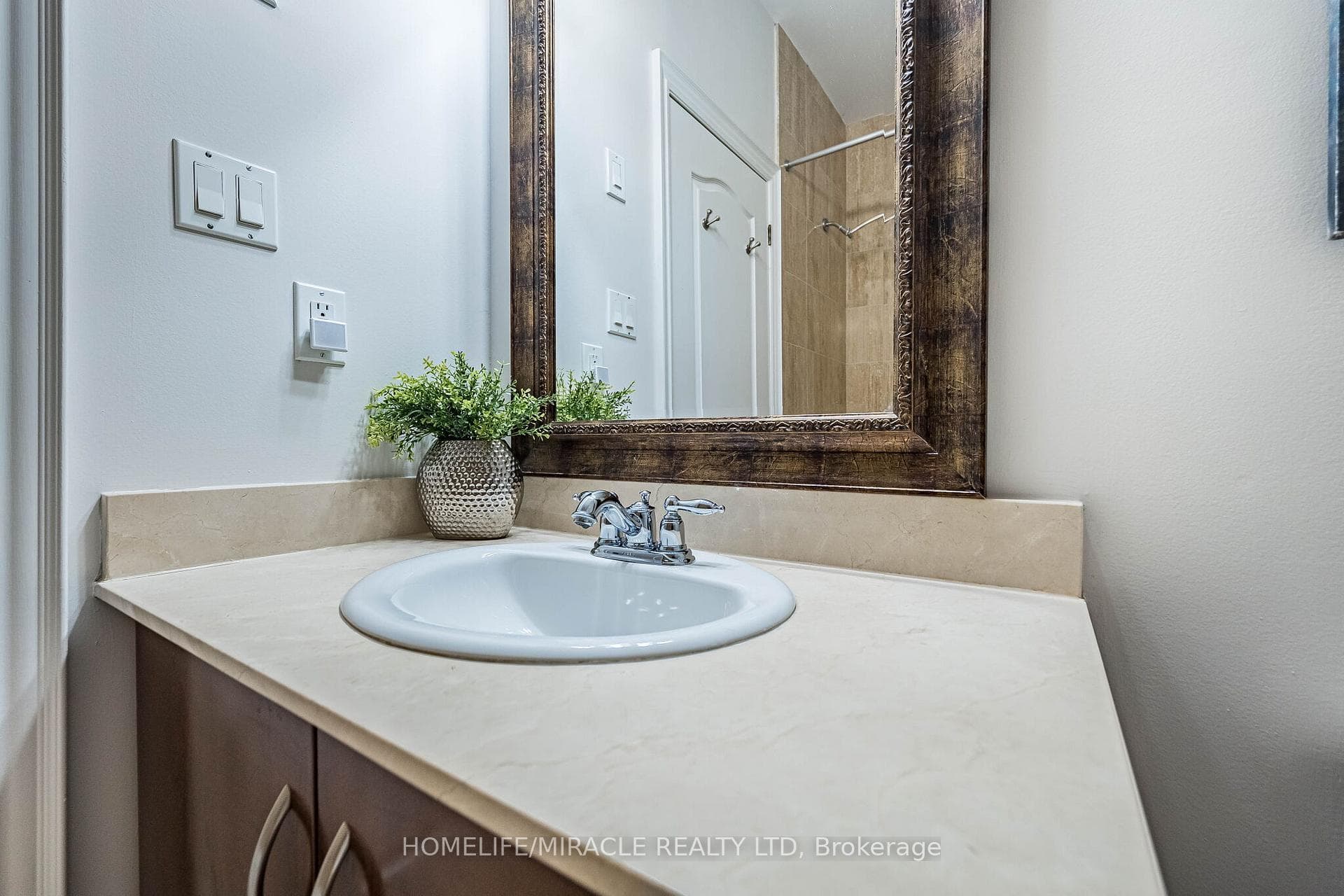 265 Van Dusen Boulevard Unit 1 photo 37