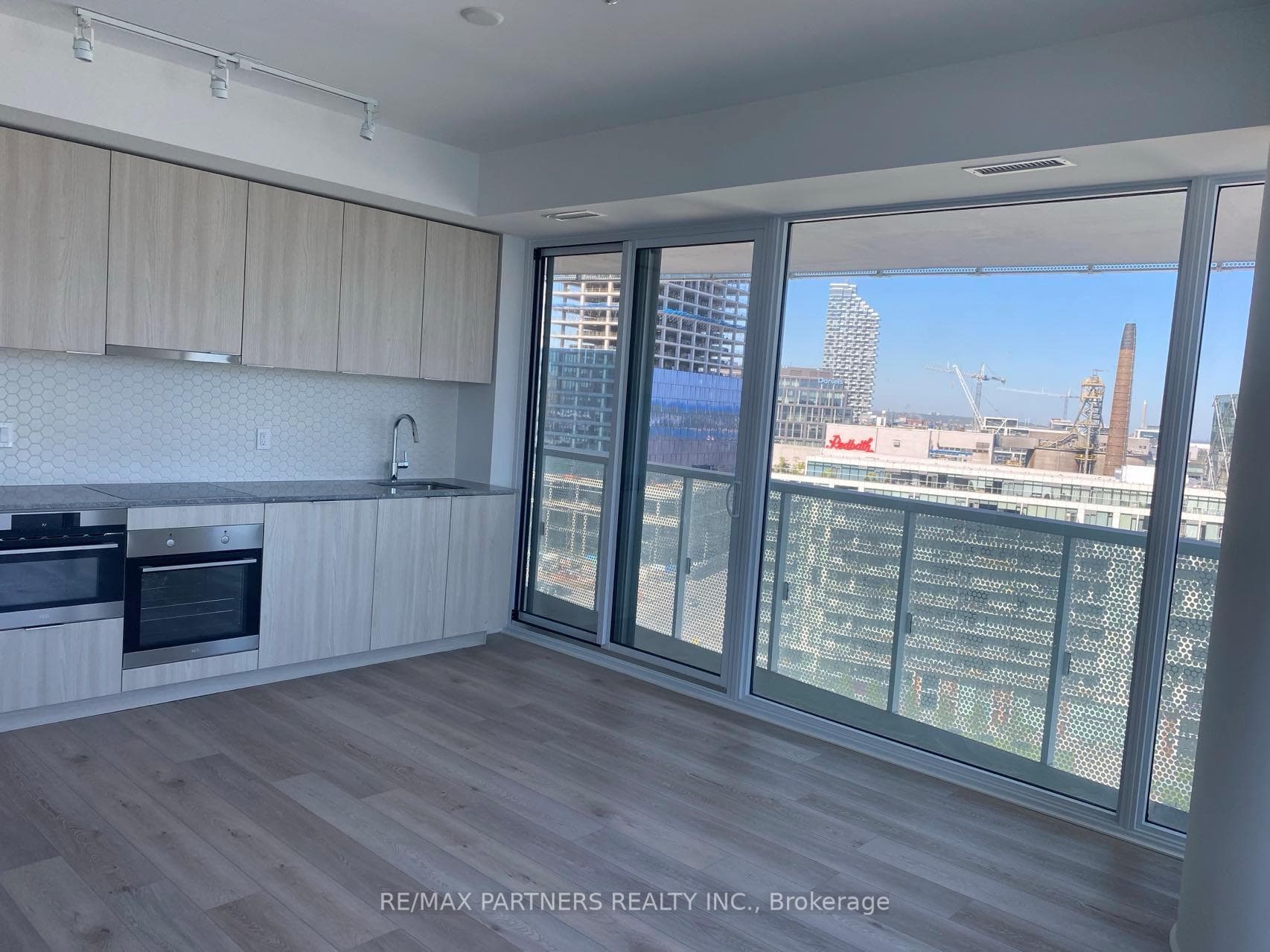 15 Queens Quay Unit 1402 photo 3
