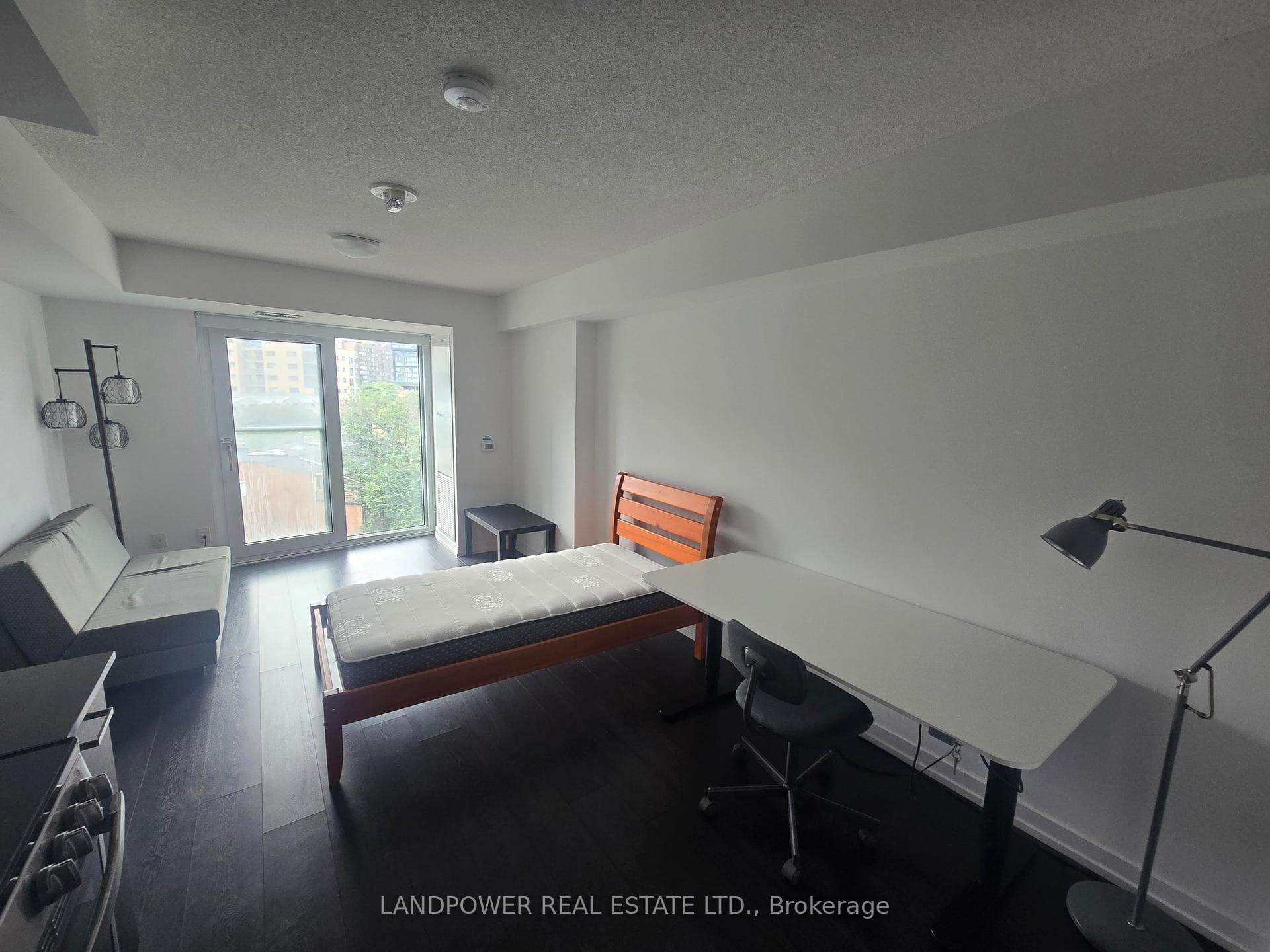 219 Dundas Street Unit 710 photo 3