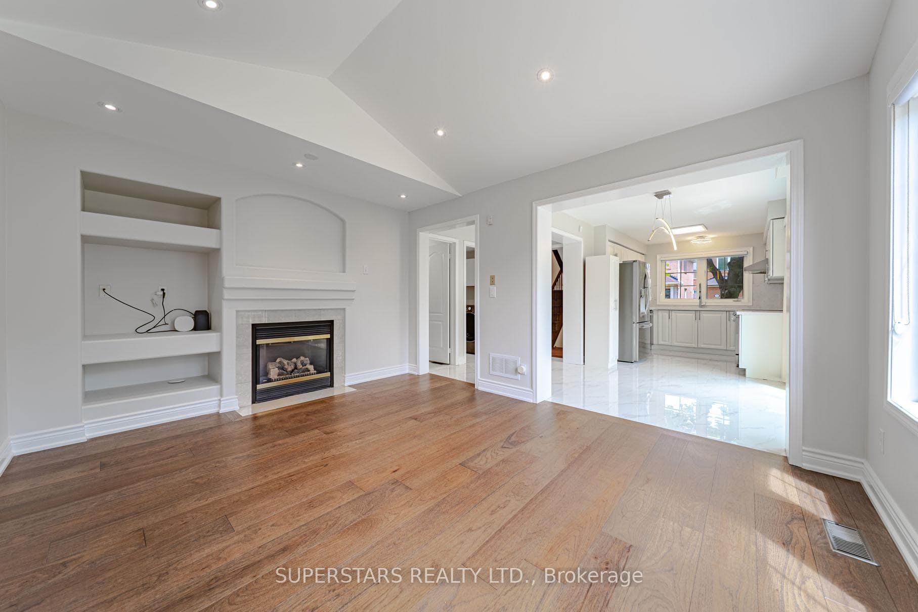 45 Tower Bridge Crescent photo 8