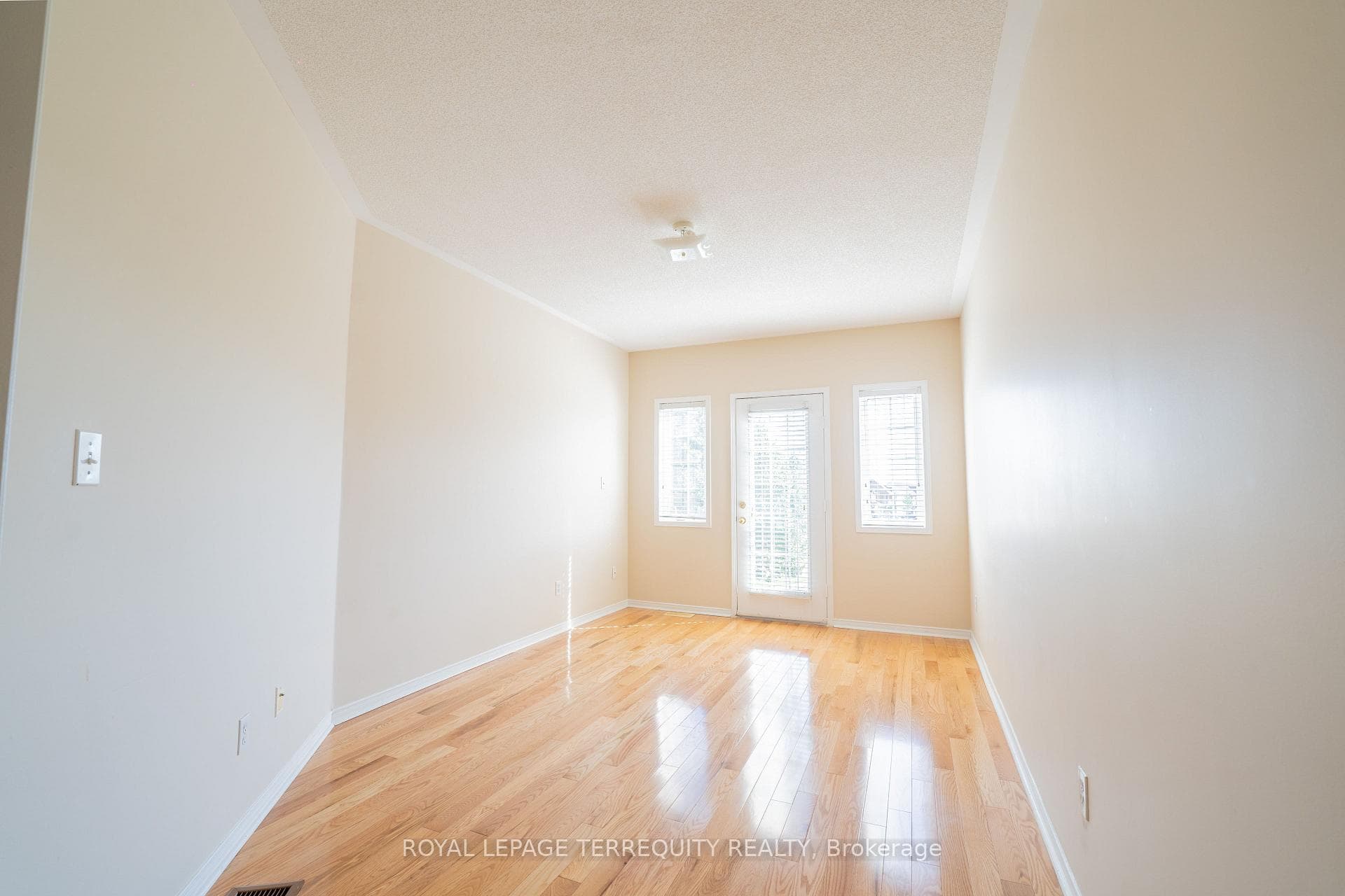 168 Deepsprings Crescent photo 6