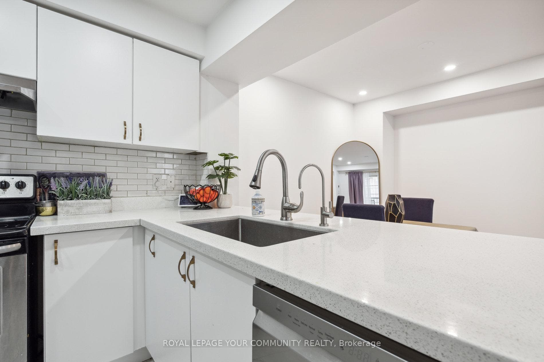 34 Talbotshire Street photo 16