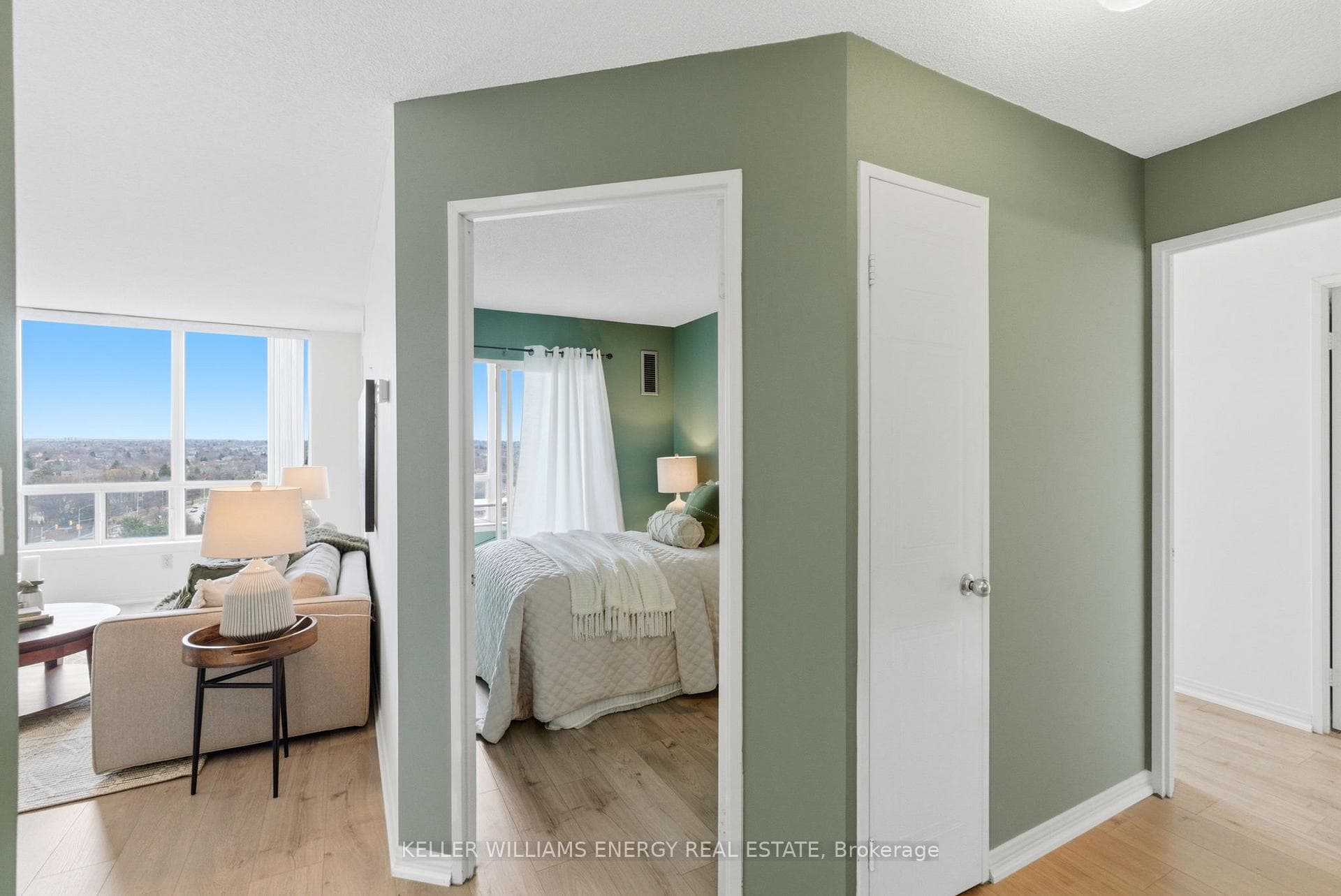 711 Rossland Road Unit 901 photo 13