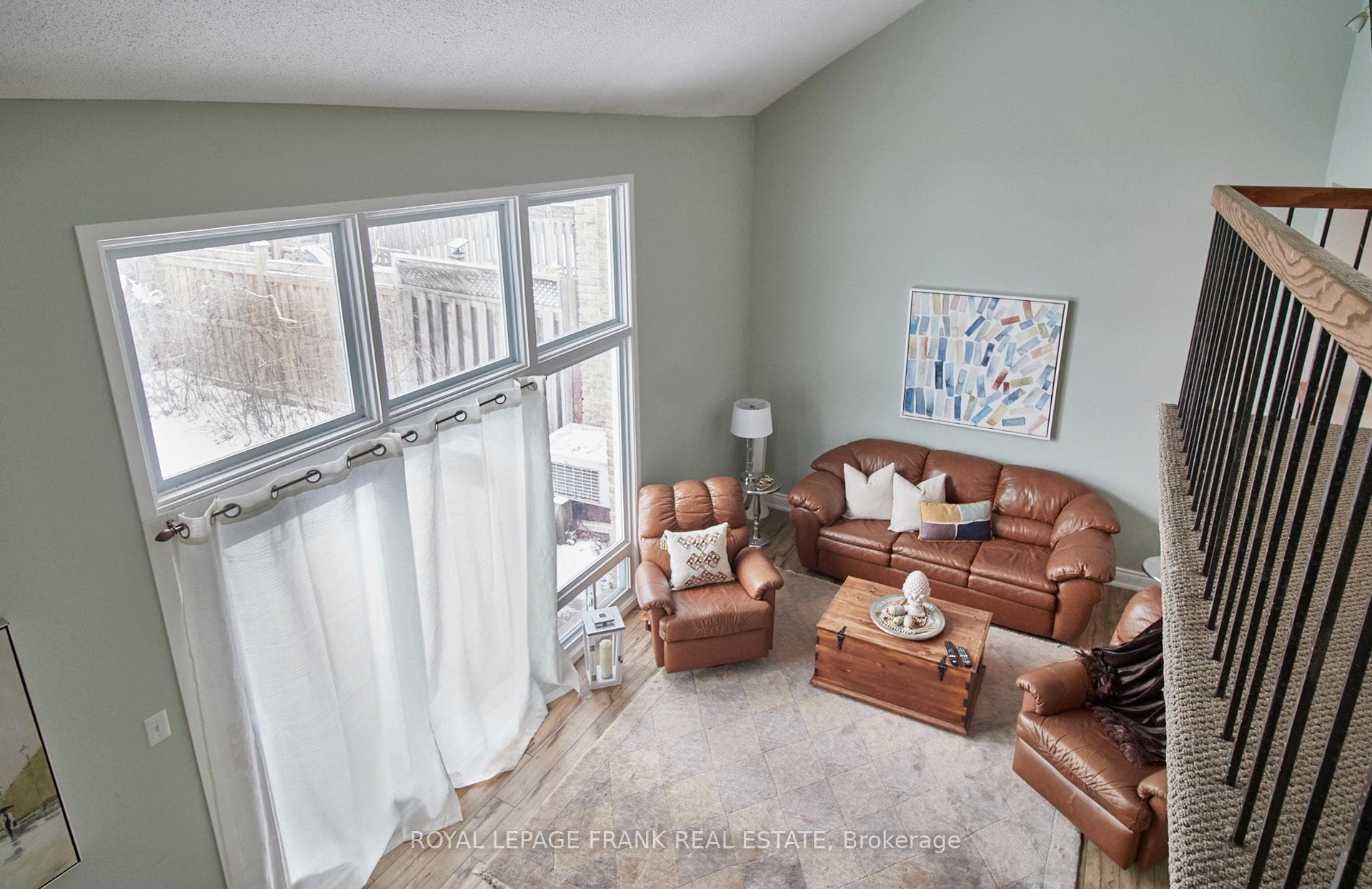 1812 Listowell Crescent photo 15