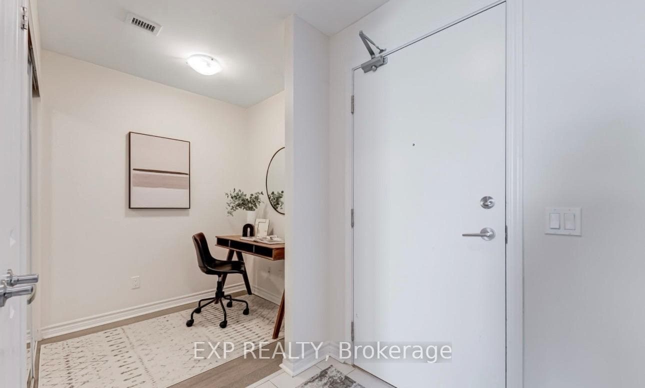 2522 Keele Street Unit 704 photo 4