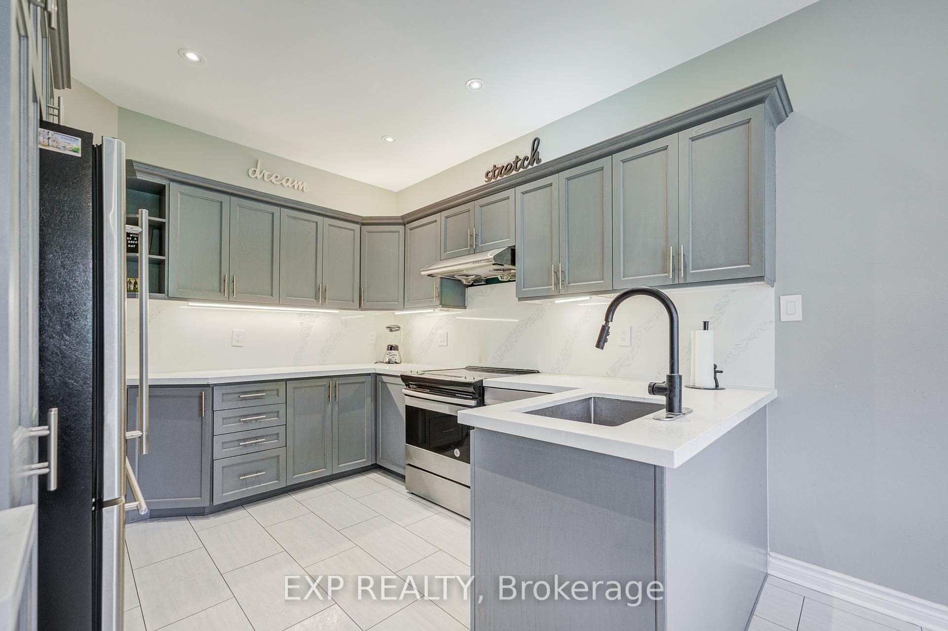 292 Sheridan Court photo 6