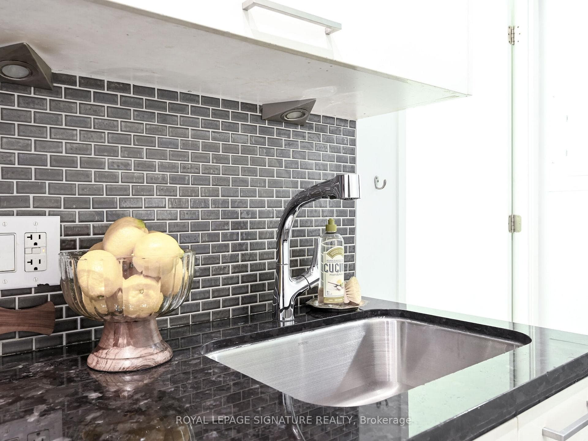 90 Park Lawn Road Unit 201 photo 9
