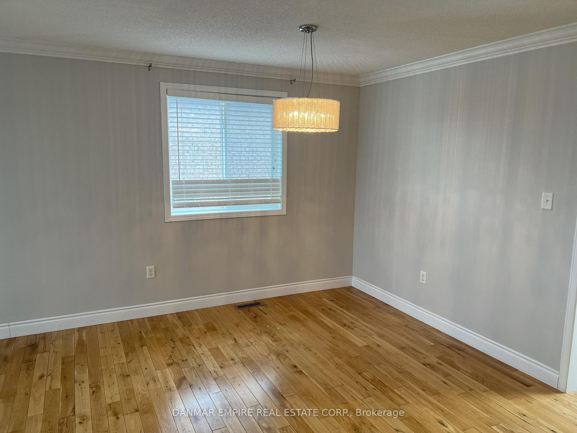 98 Sandringham Drive Unit Upper photo 4