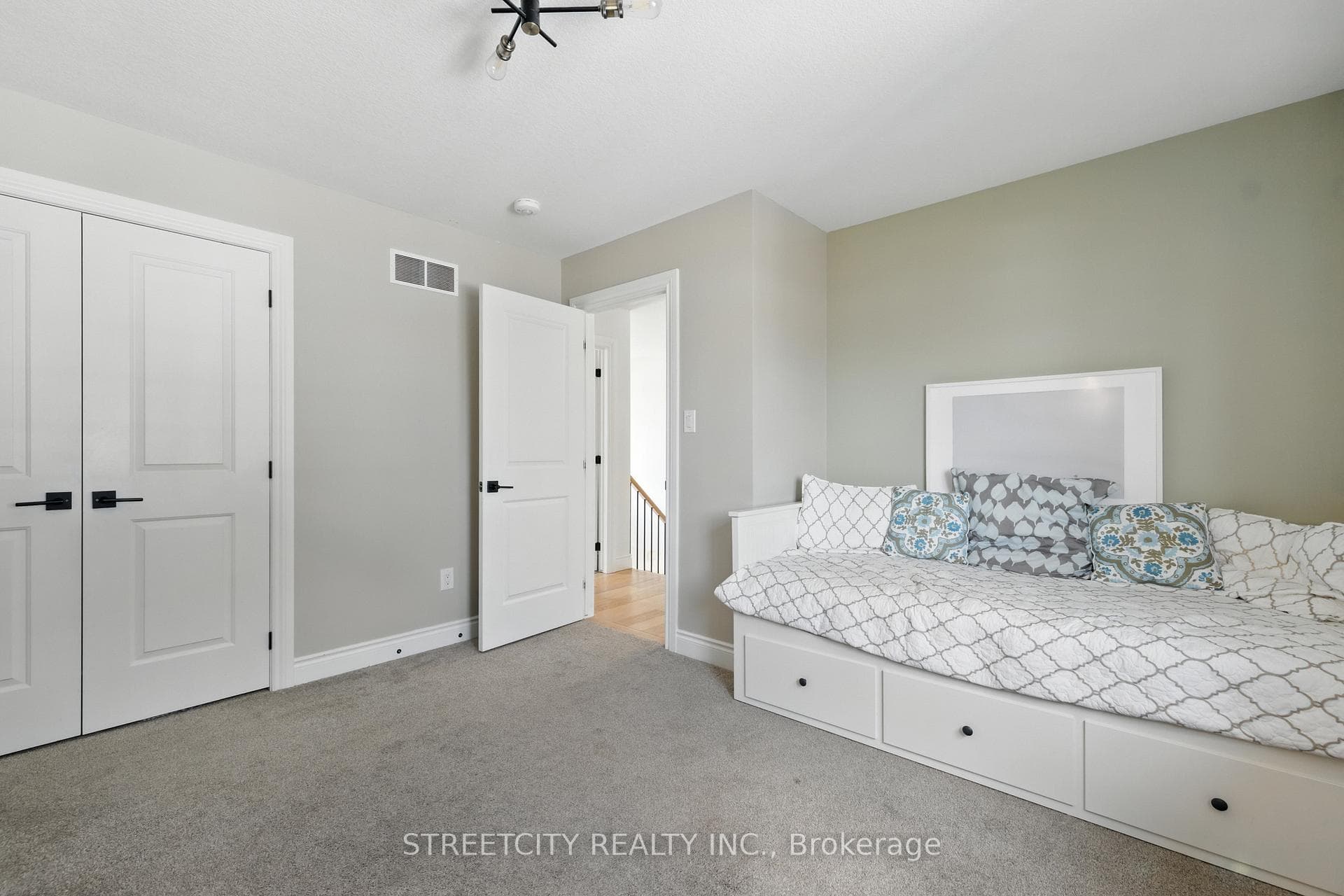 1616 Henrica Avenue photo 22