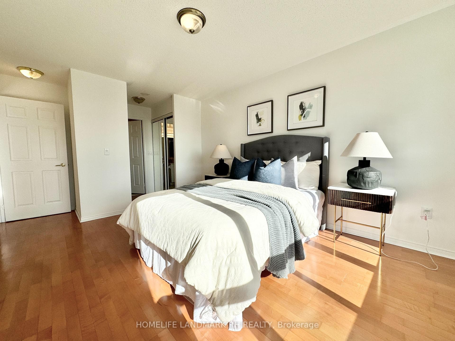 909 Bay Street Unit 2607 photo 18