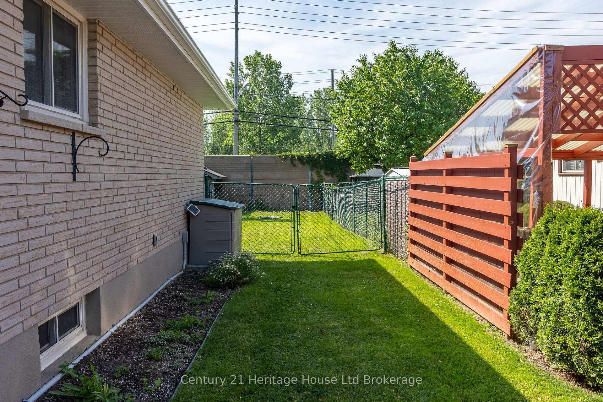 1574 NAIRN Avenue photo 3